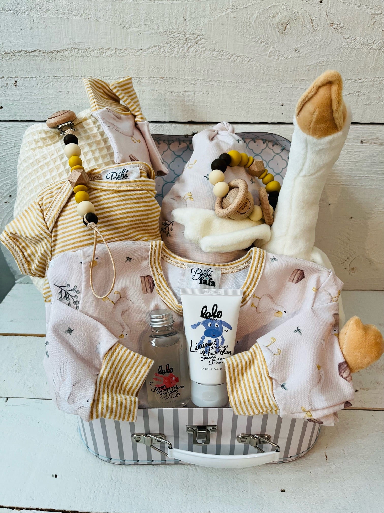 Panier-cadeau bébé personnalisé