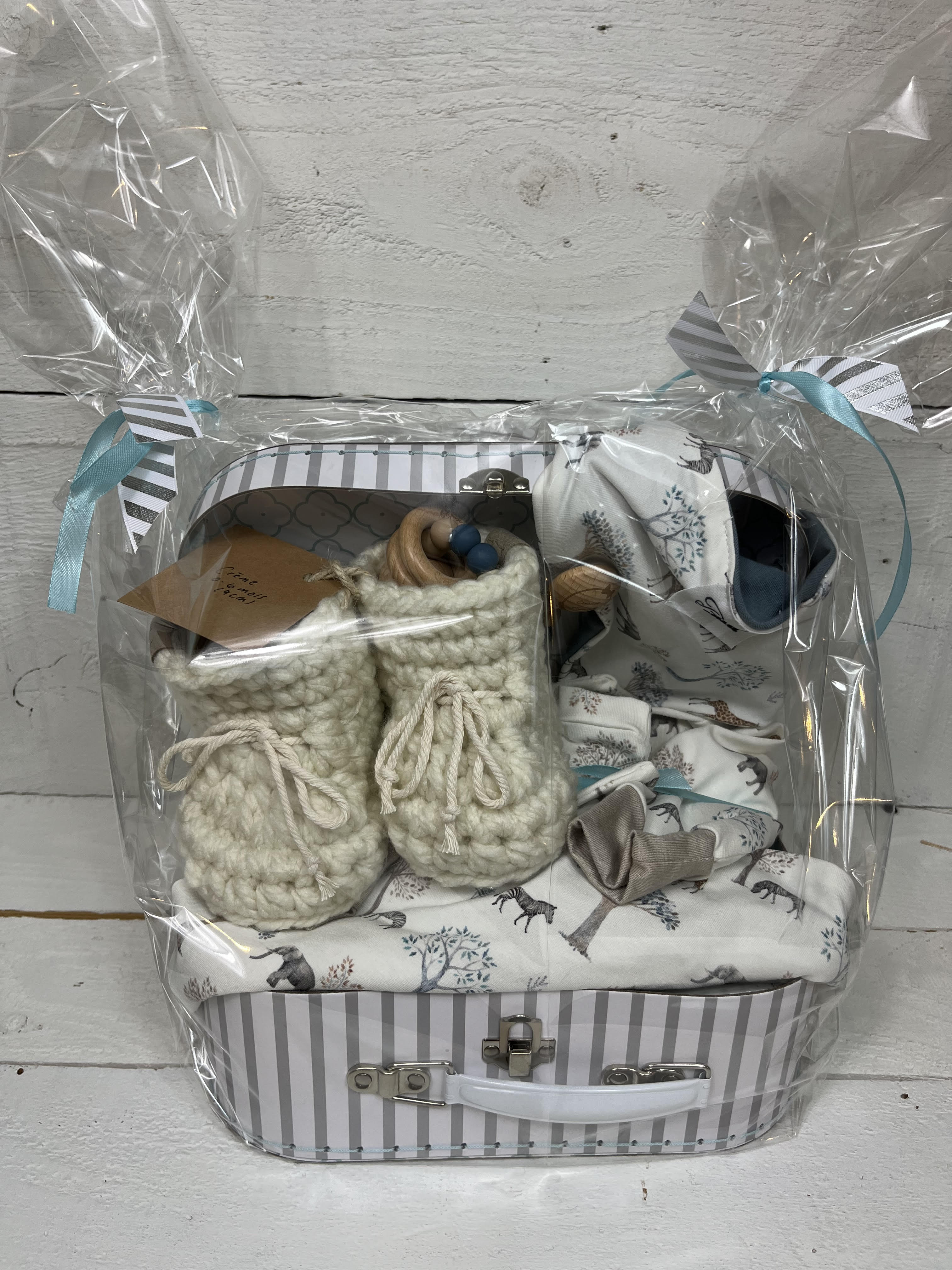 Panier-cadeau bébé personnalisé