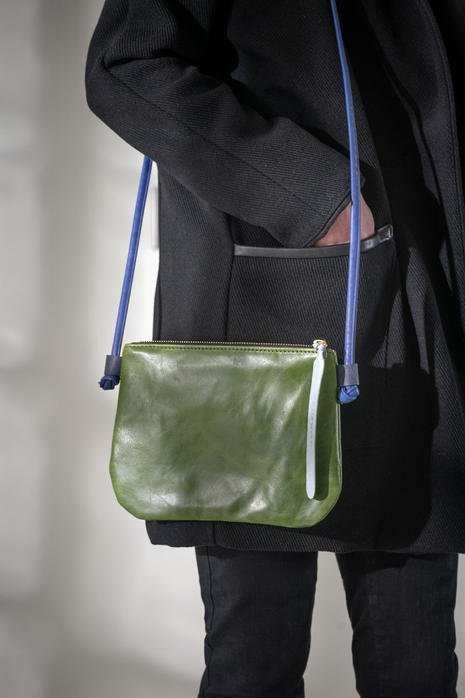 Petit sac pochette minimaliste en cuir modèle VENISE