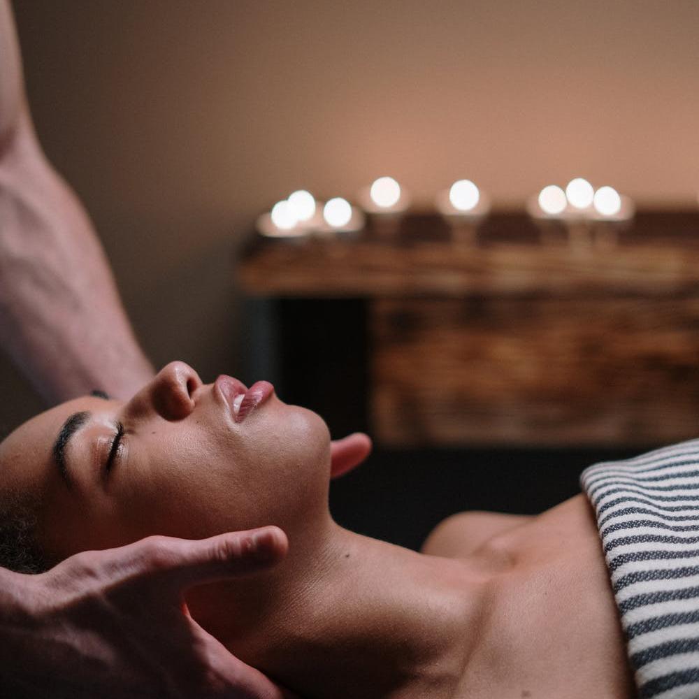 Facial treatment and massage for 2 people - Francine Thibeault Health and Beauty Center