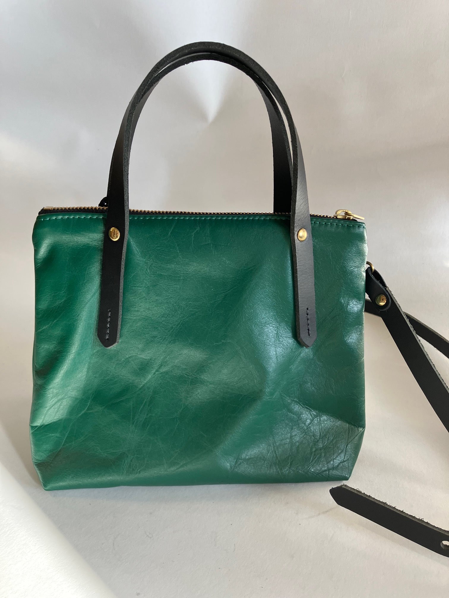 Sac à main en cuir avec ganse bandoulière modèle PAPINEAU