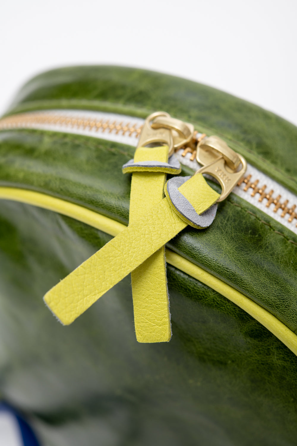 Sac à main tout rond à bandoulière modèle MACARON