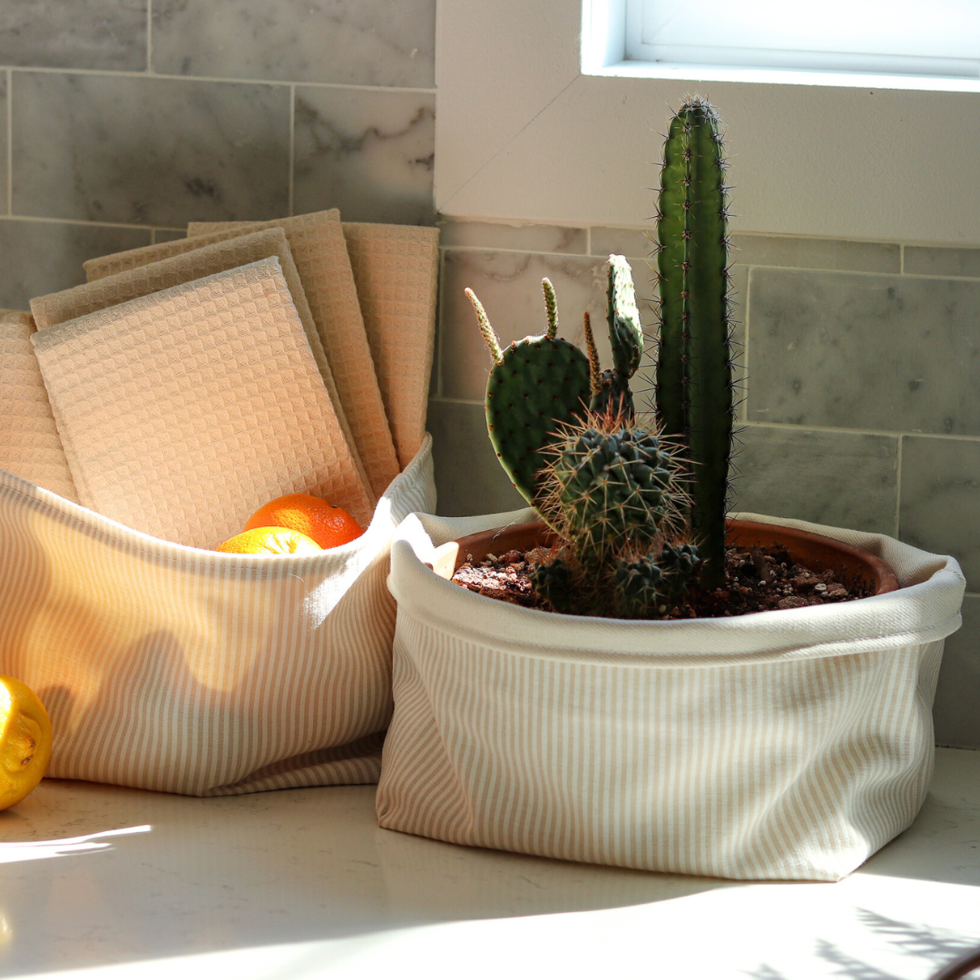 Le panier réversible à rayures - tissu rescapé