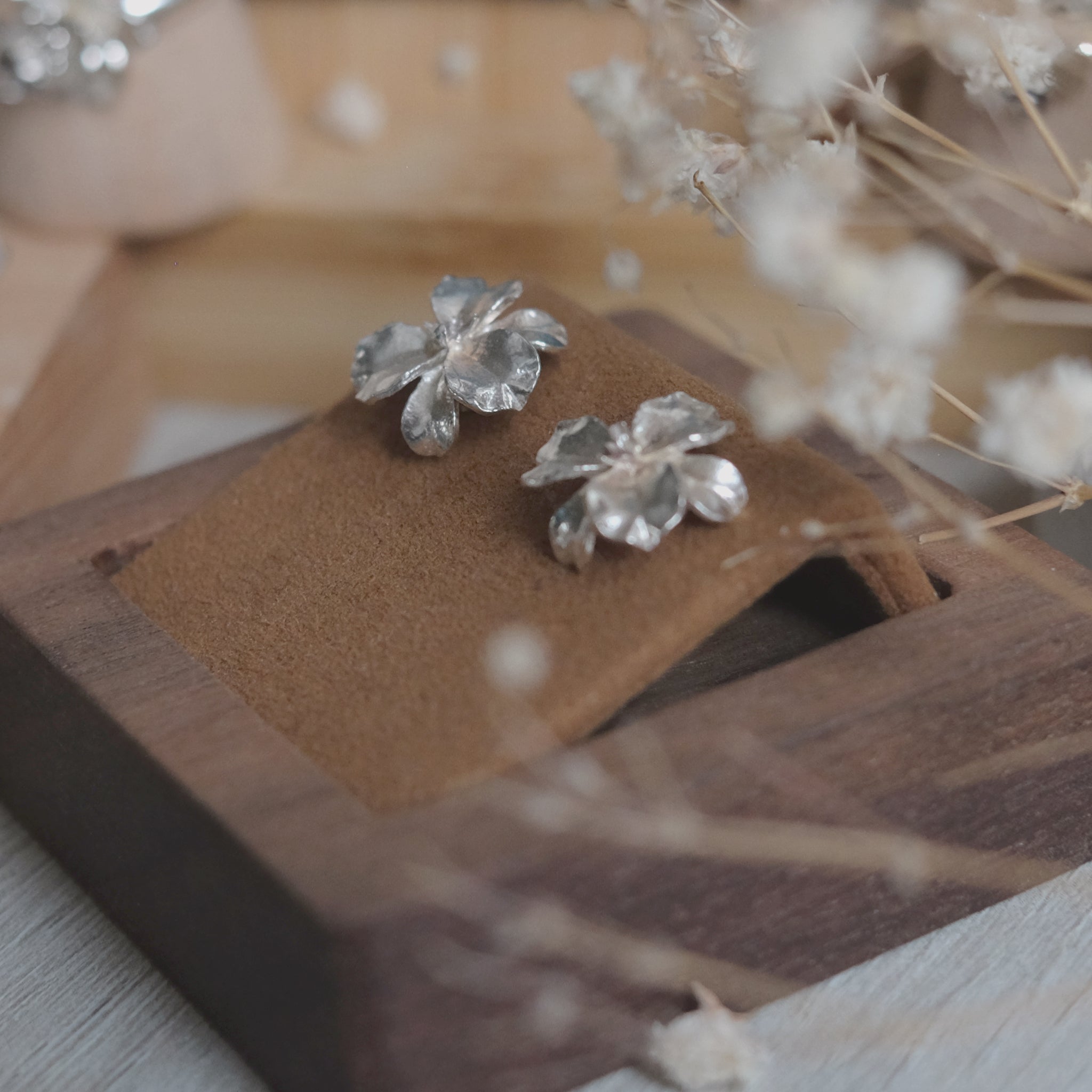 Iris - Boucles d'oreilles en argent sterling plaqué rhodium