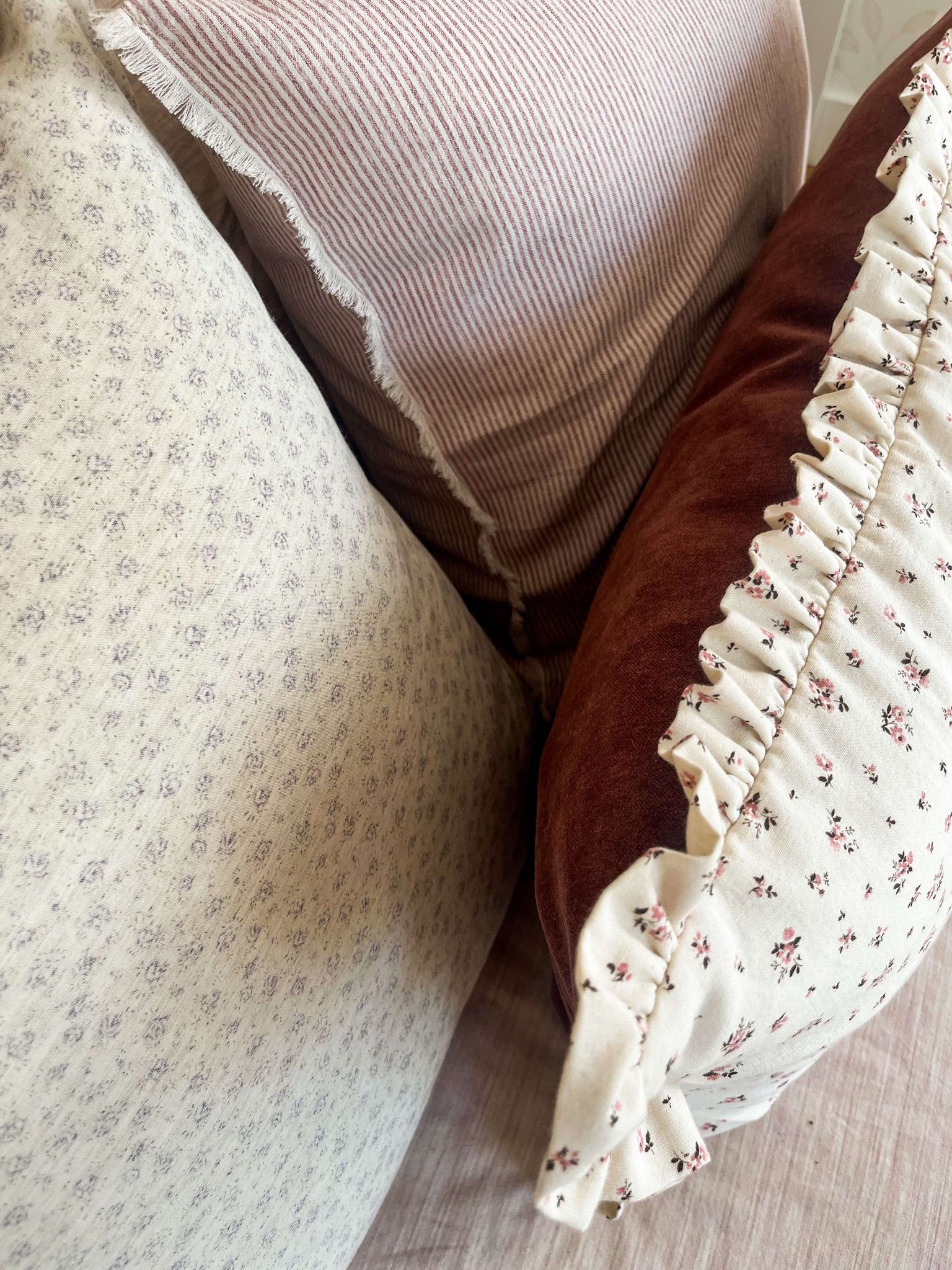 Housse de  coussin Lily-Rose réversible | Floral à frisons