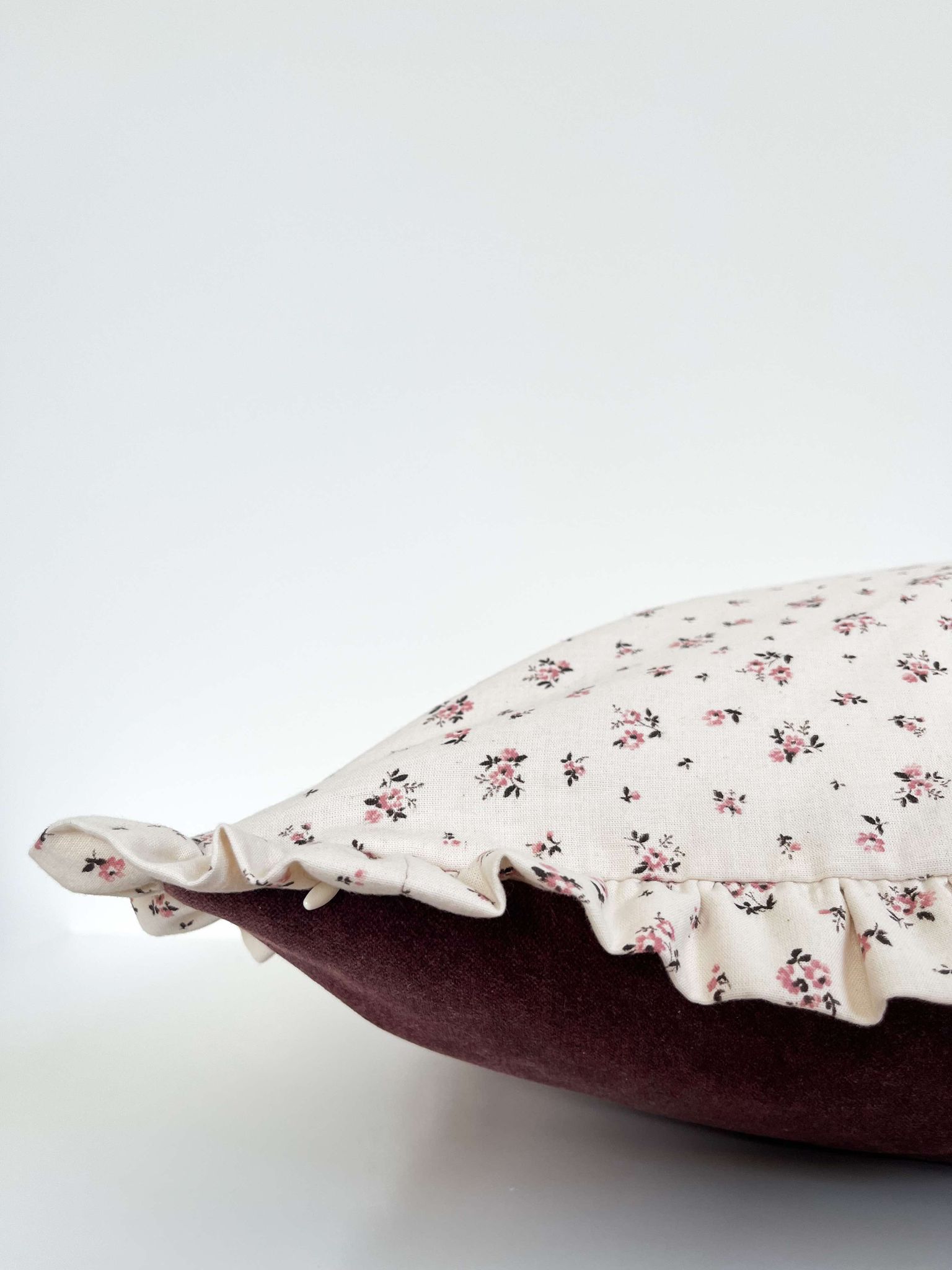 Housse de  coussin Lily-Rose réversible | Floral à frisons