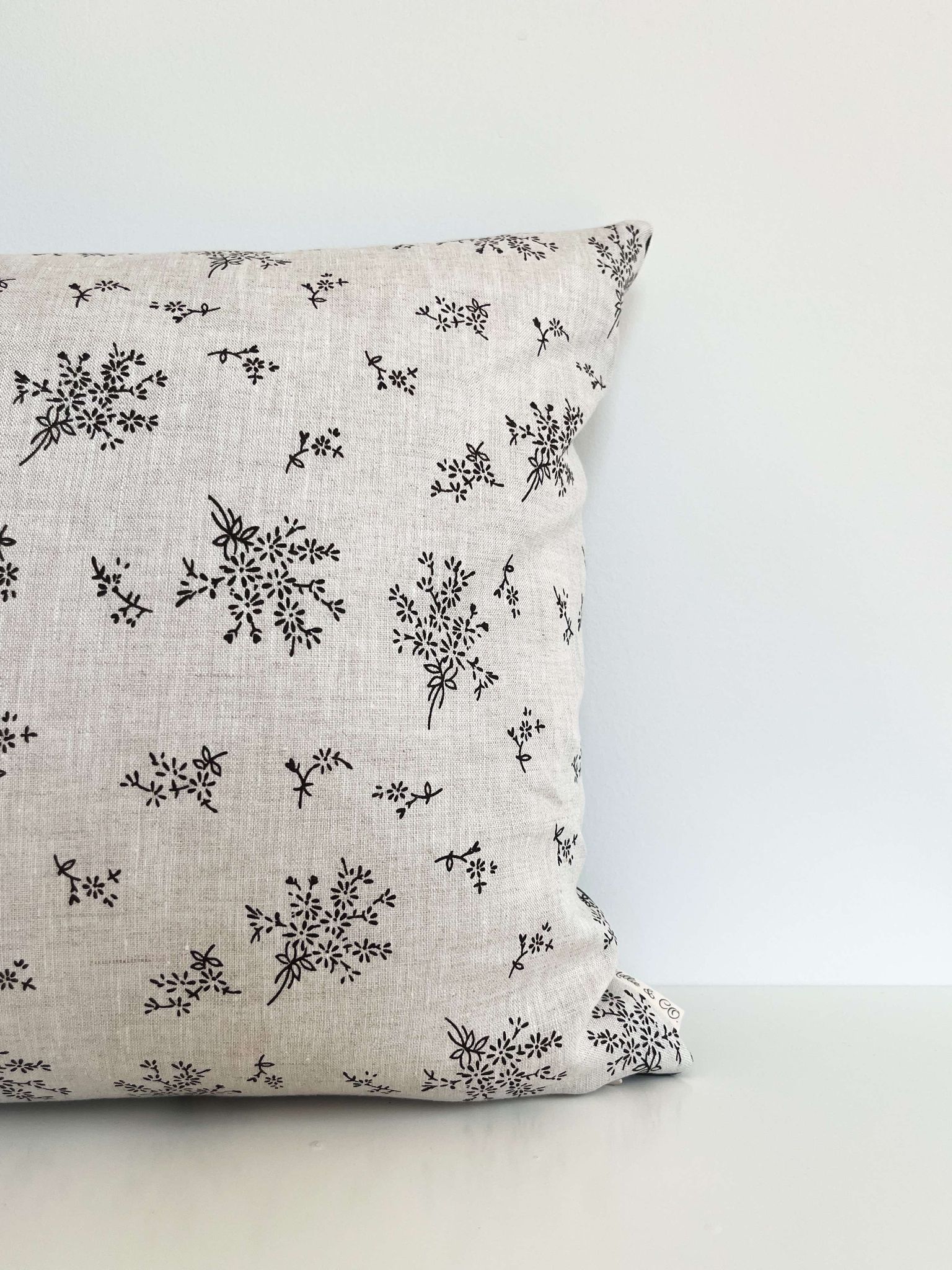 Housse de  coussin Hannah |  Lin blanc fleurs délicates