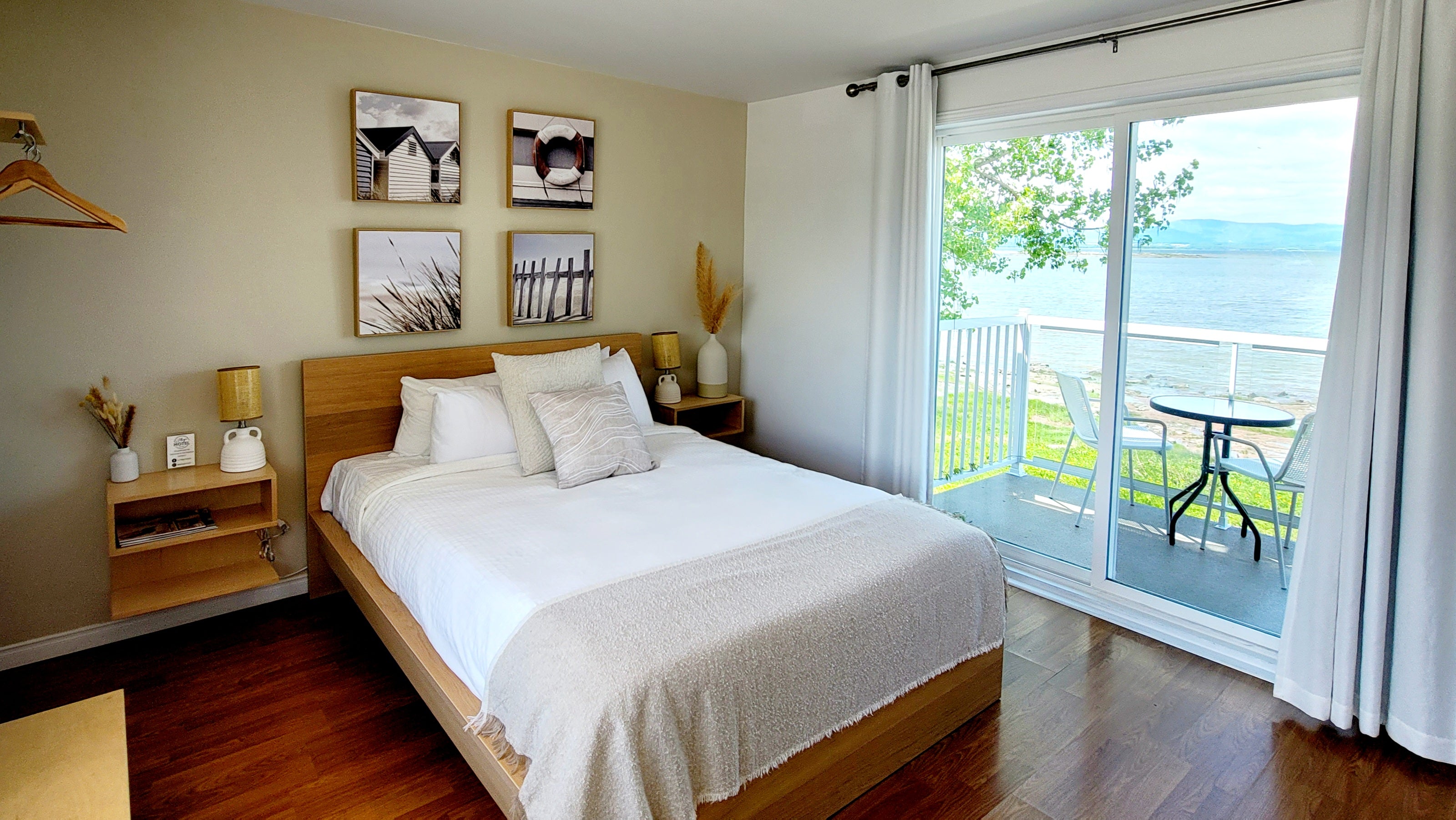 Two nights by the river for 2 people - La Plage Motel