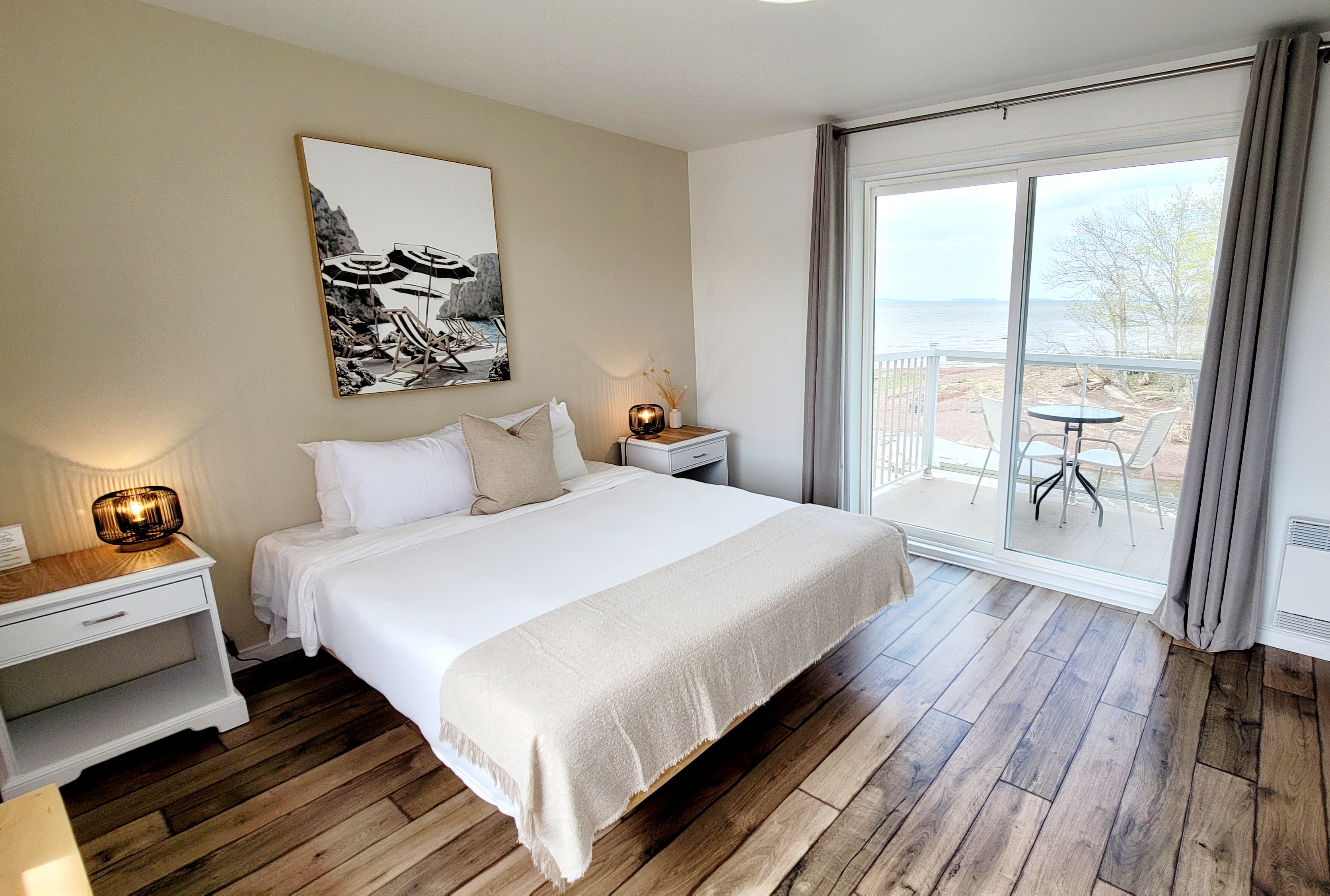 Overnight stay and beer for 2 to 4 people - La Plage Motel