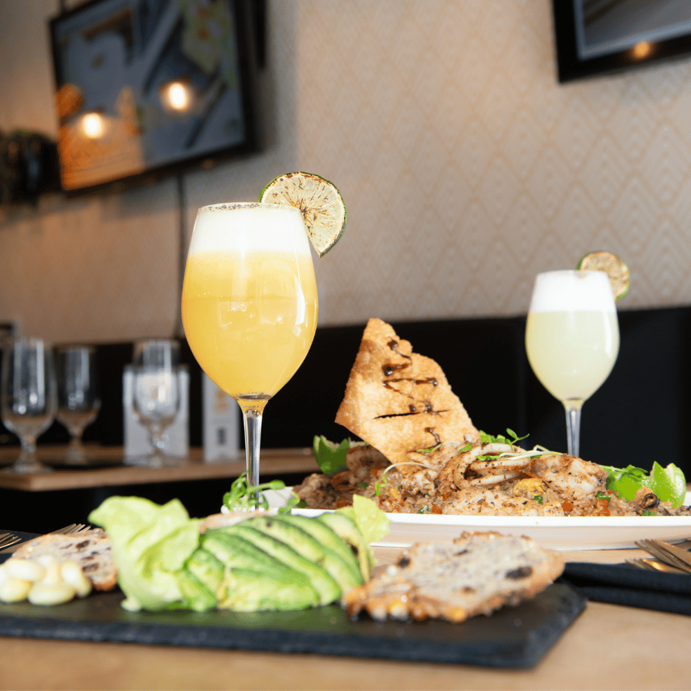 Plaisir pour deux-Entrée, plat principal et une bouteille de vin pour 2 personnes - Resto-Bar Lima