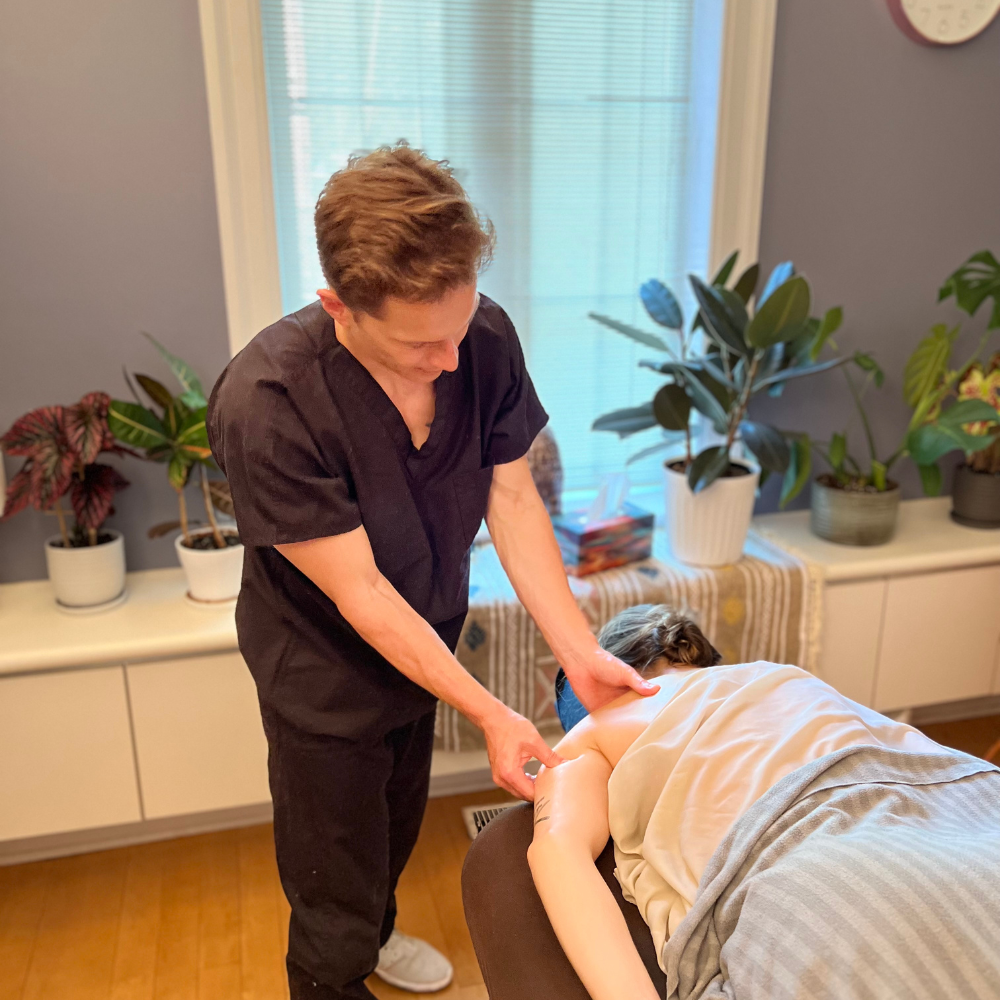 Massage aux pierres chaudes pour 1 personne - Yolo Spa