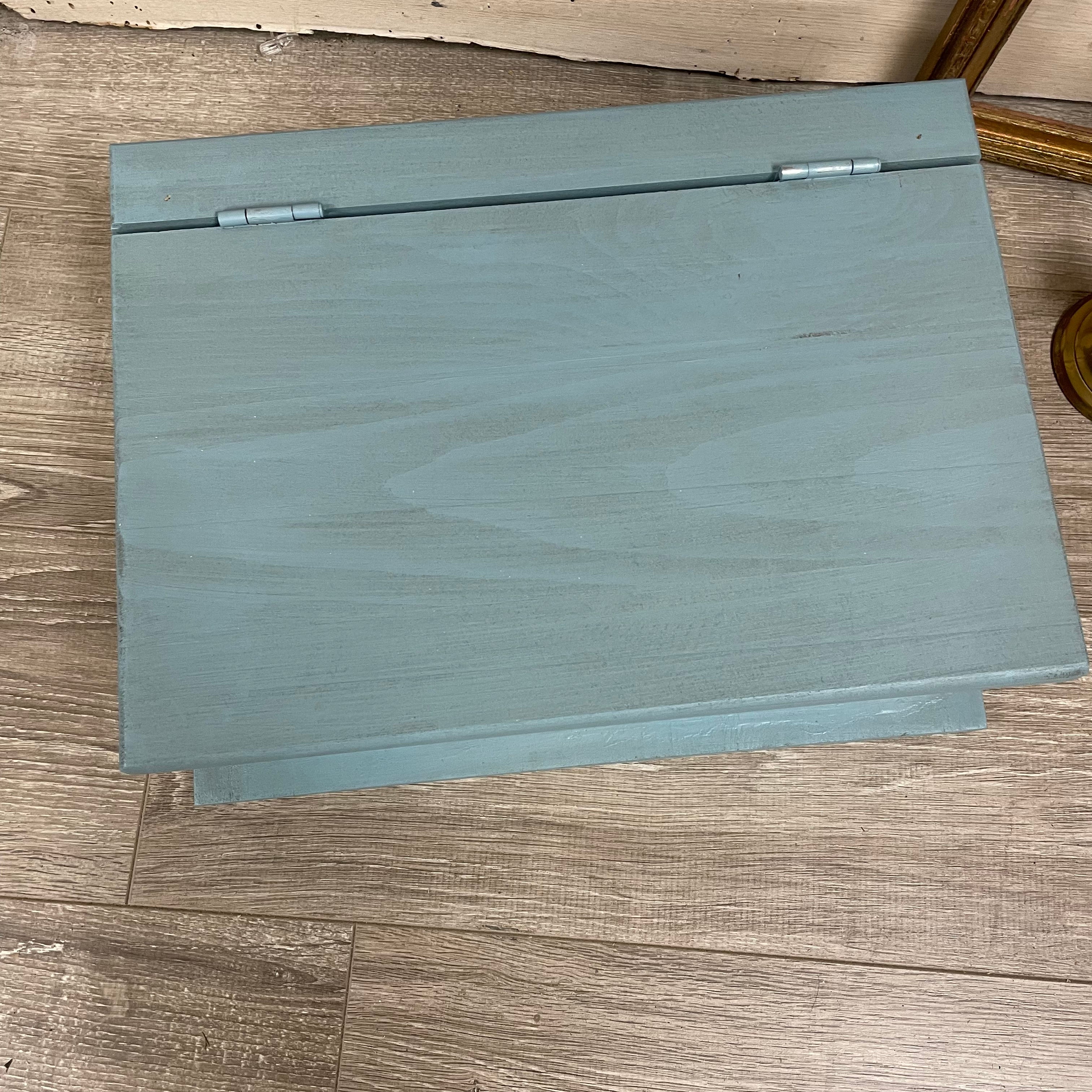 Petit coffre en bois (modèle livre monopoly)