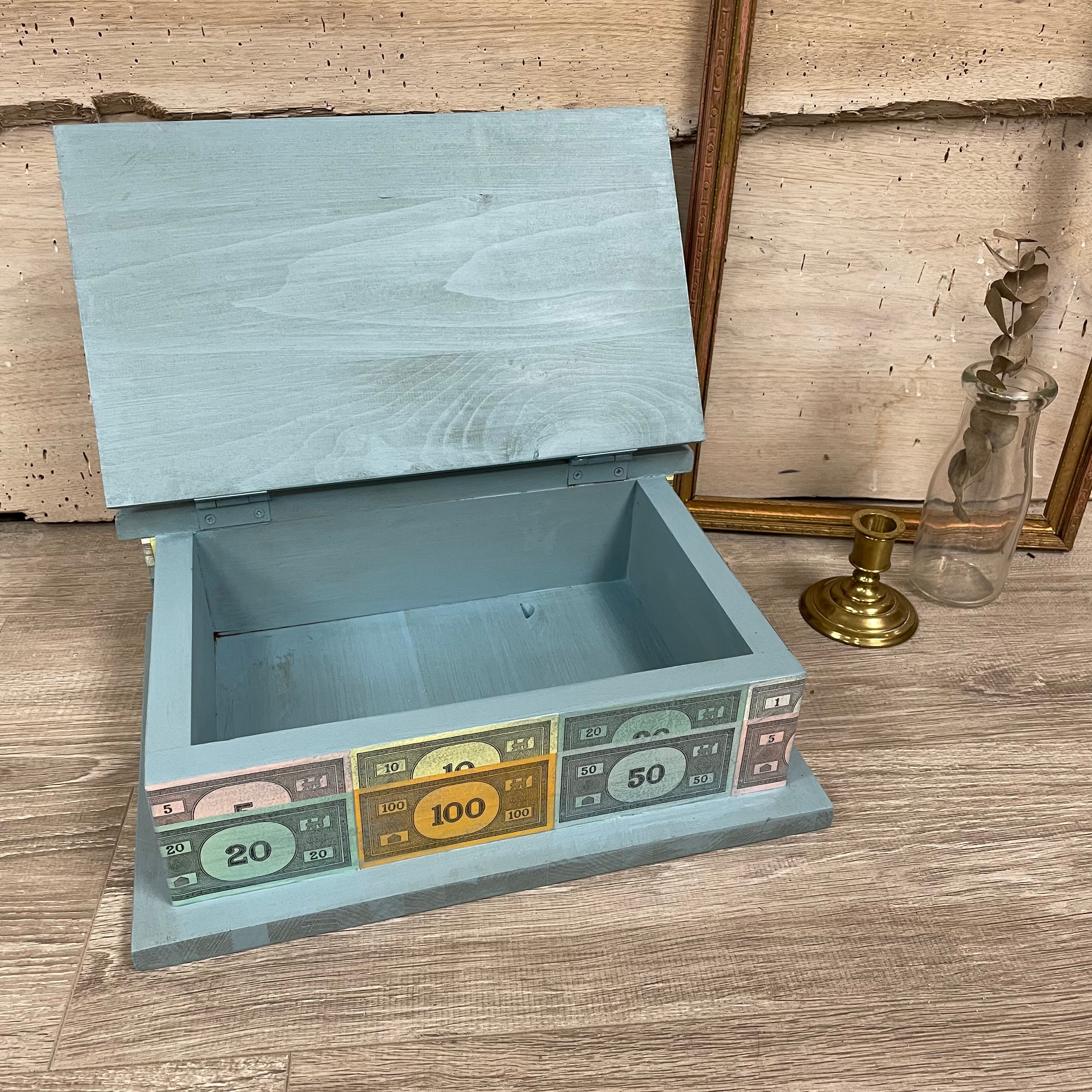 Petit coffre en bois (modèle livre monopoly)