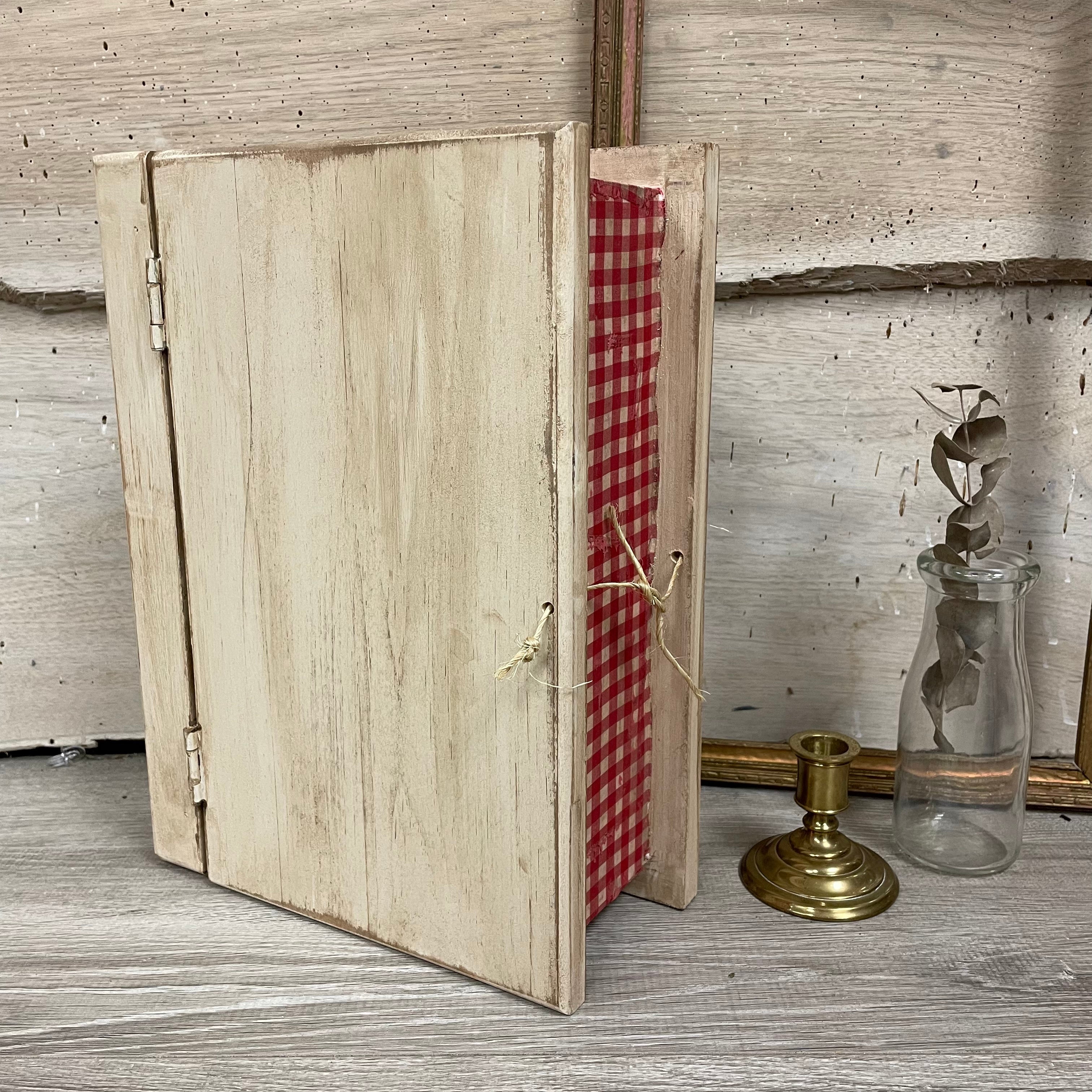 Petit coffre en bois (modèle livre crème)