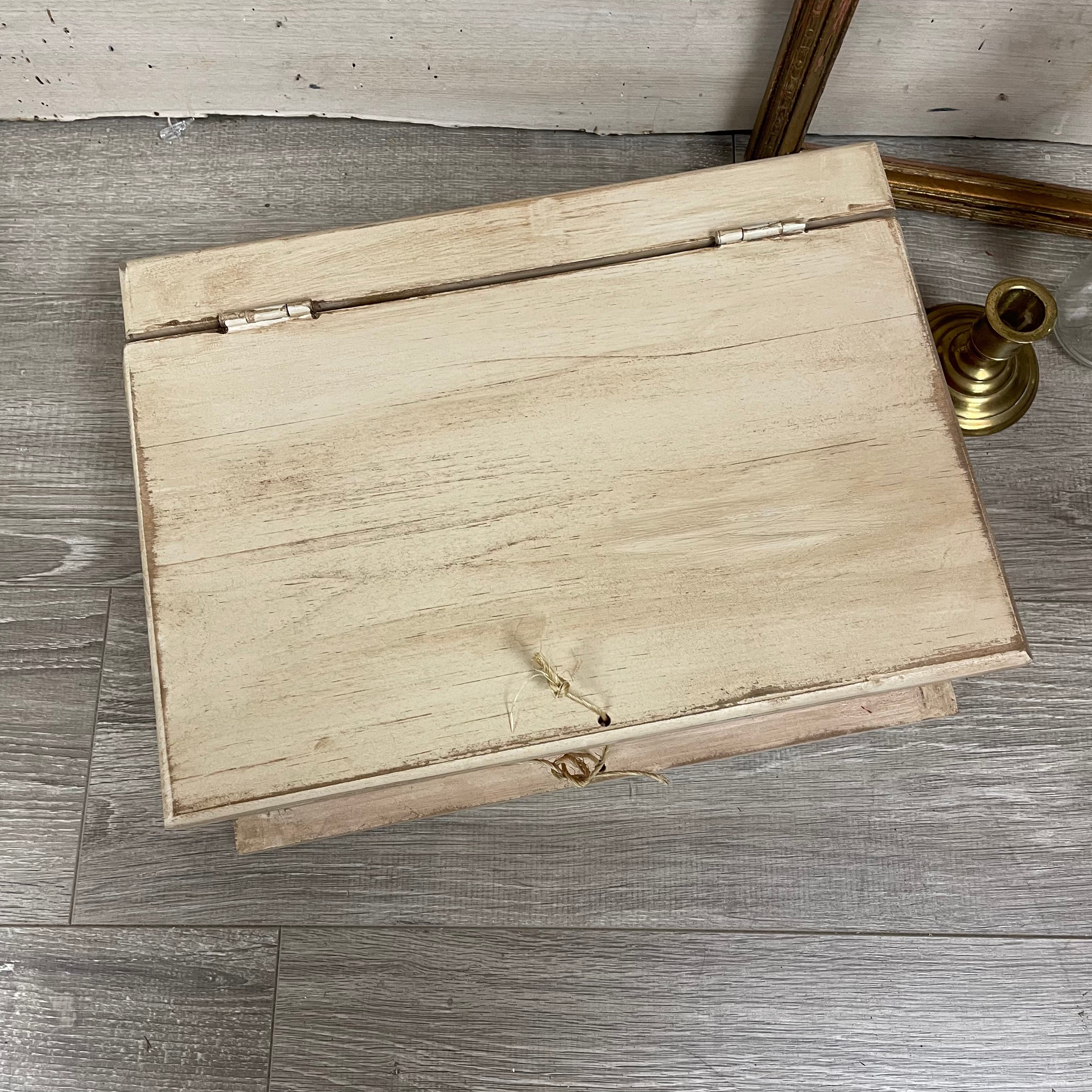 Petit coffre en bois (modèle livre crème)