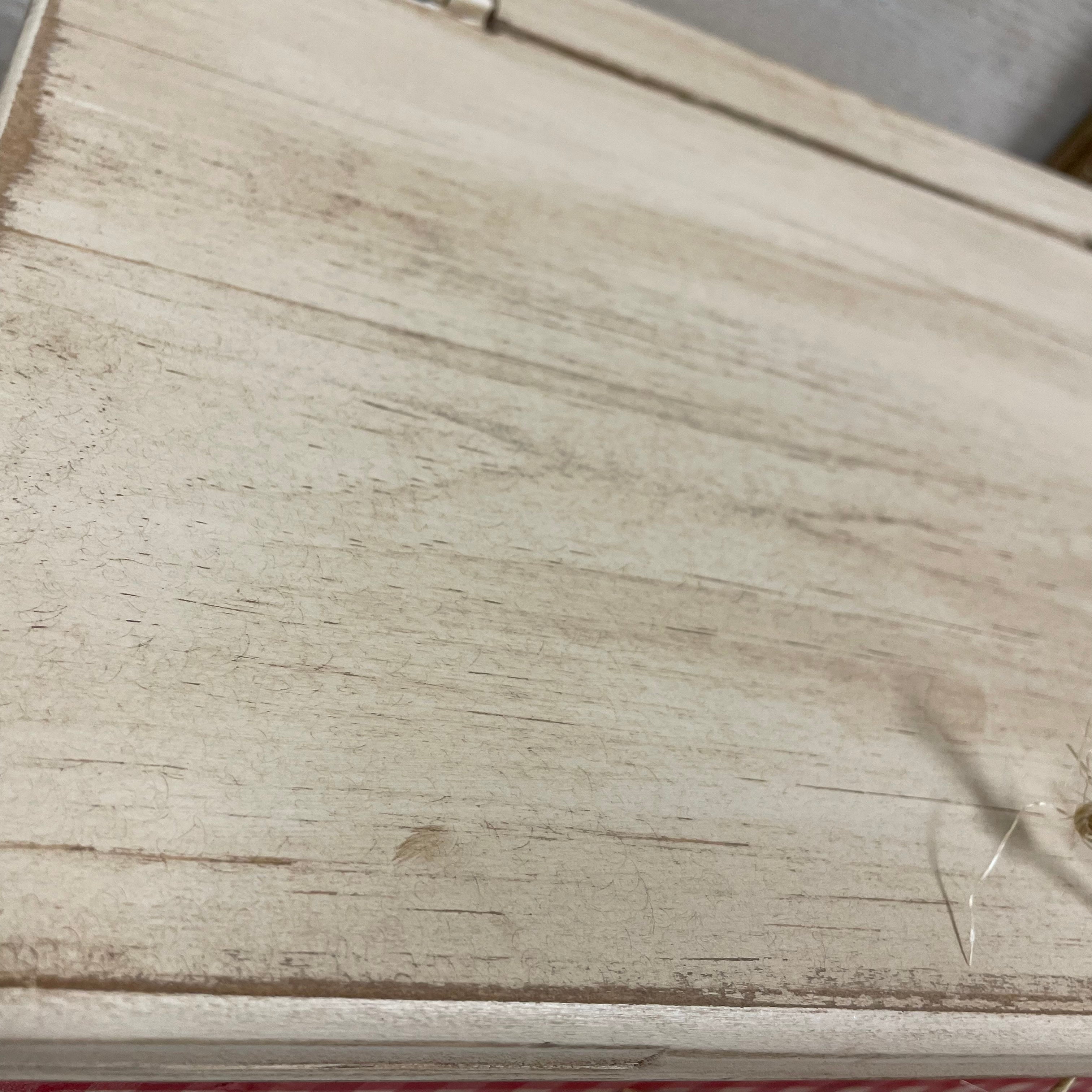 Petit coffre en bois (modèle livre crème)
