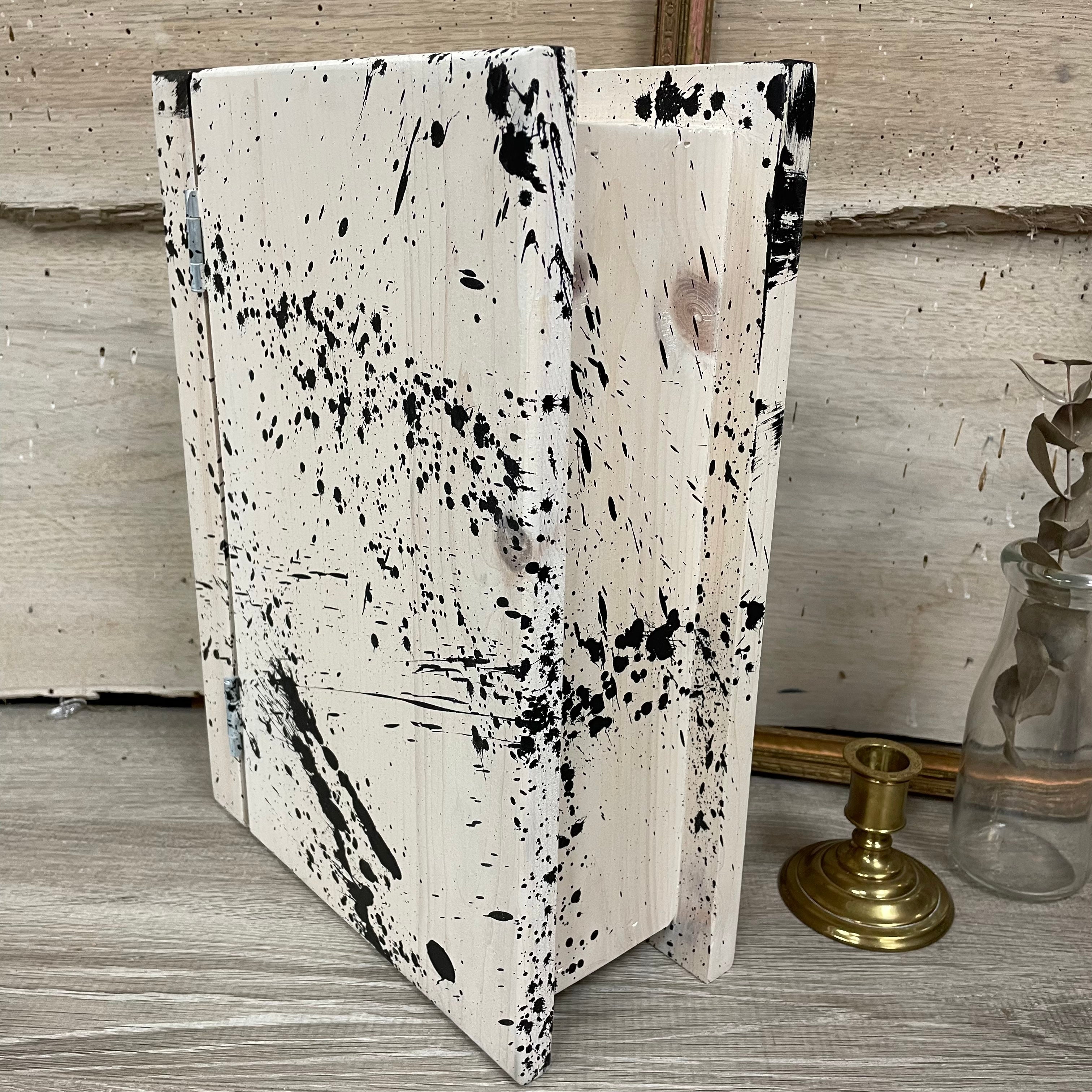 Petit coffre en bois (modèle livre abstrait noir et blanc)