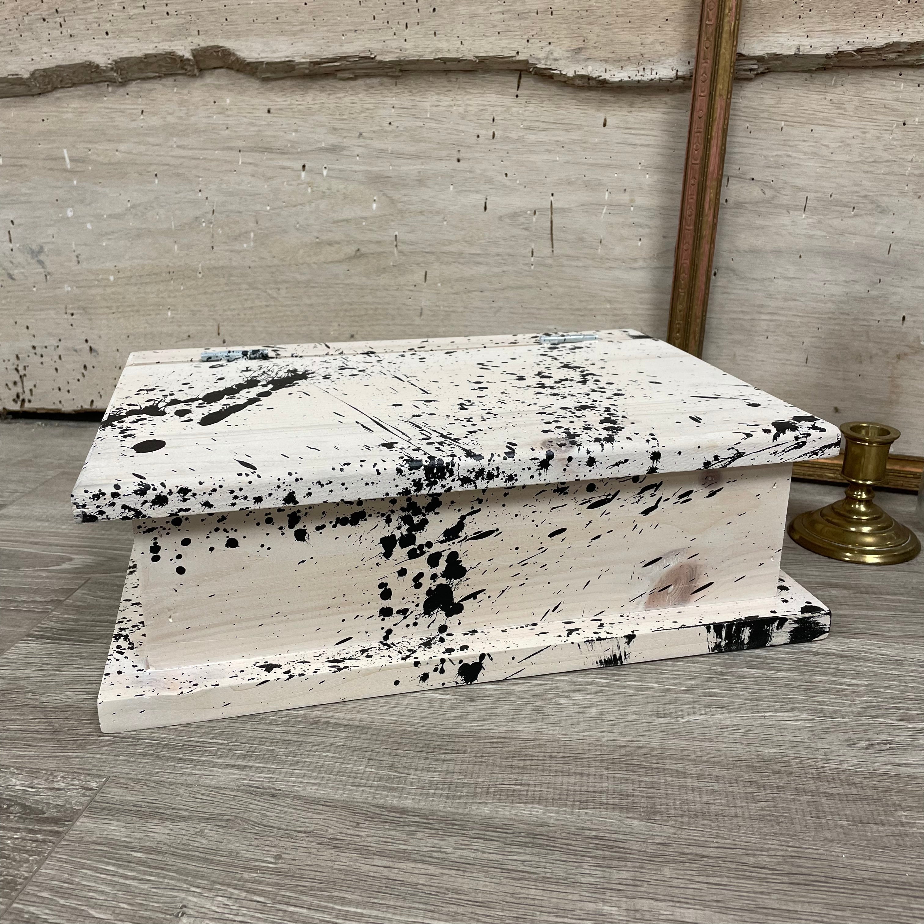Petit coffre en bois (modèle livre abstrait noir et blanc)