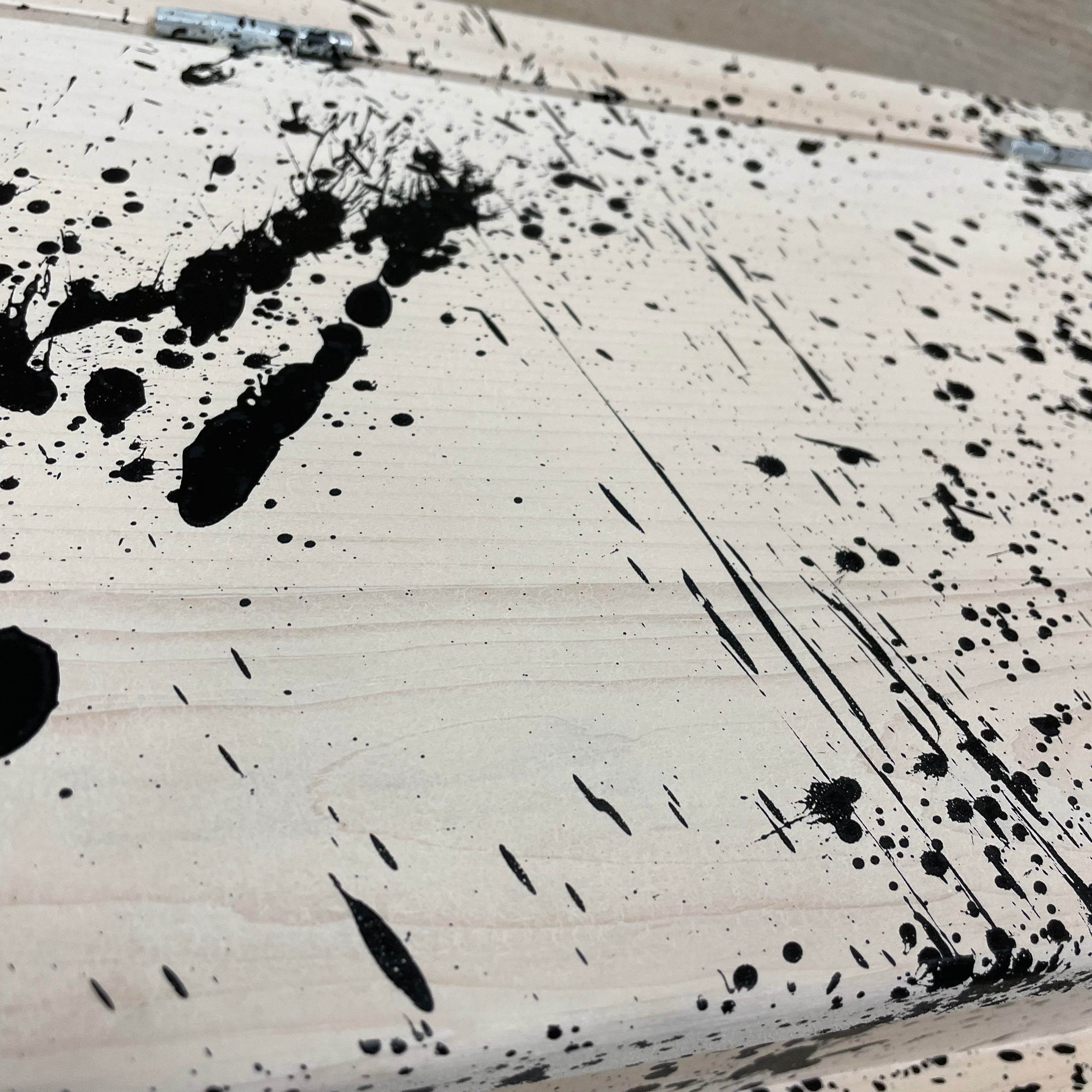 Petit coffre en bois (modèle livre abstrait noir et blanc)