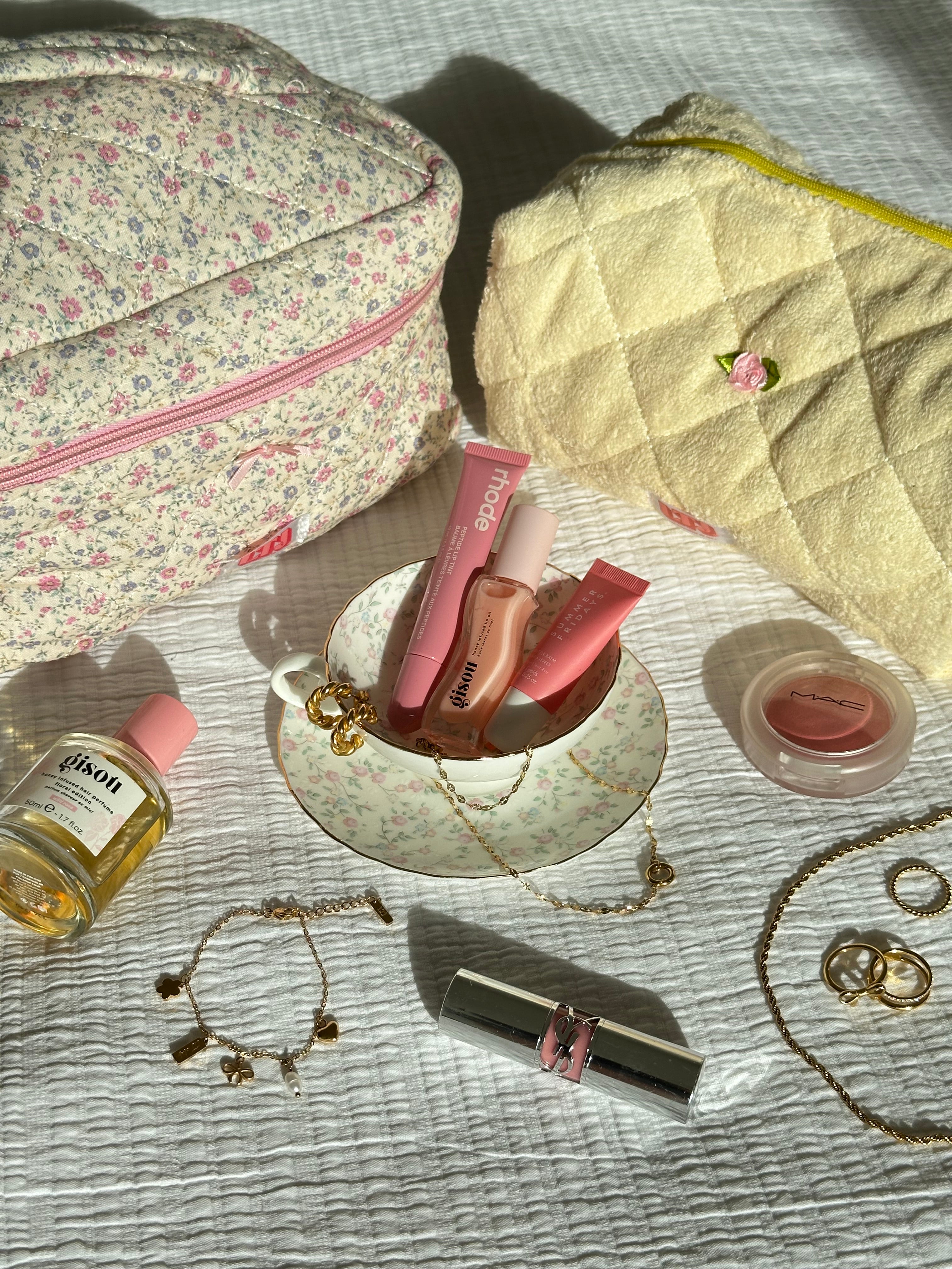 Trousse de maquillage jaune beurre