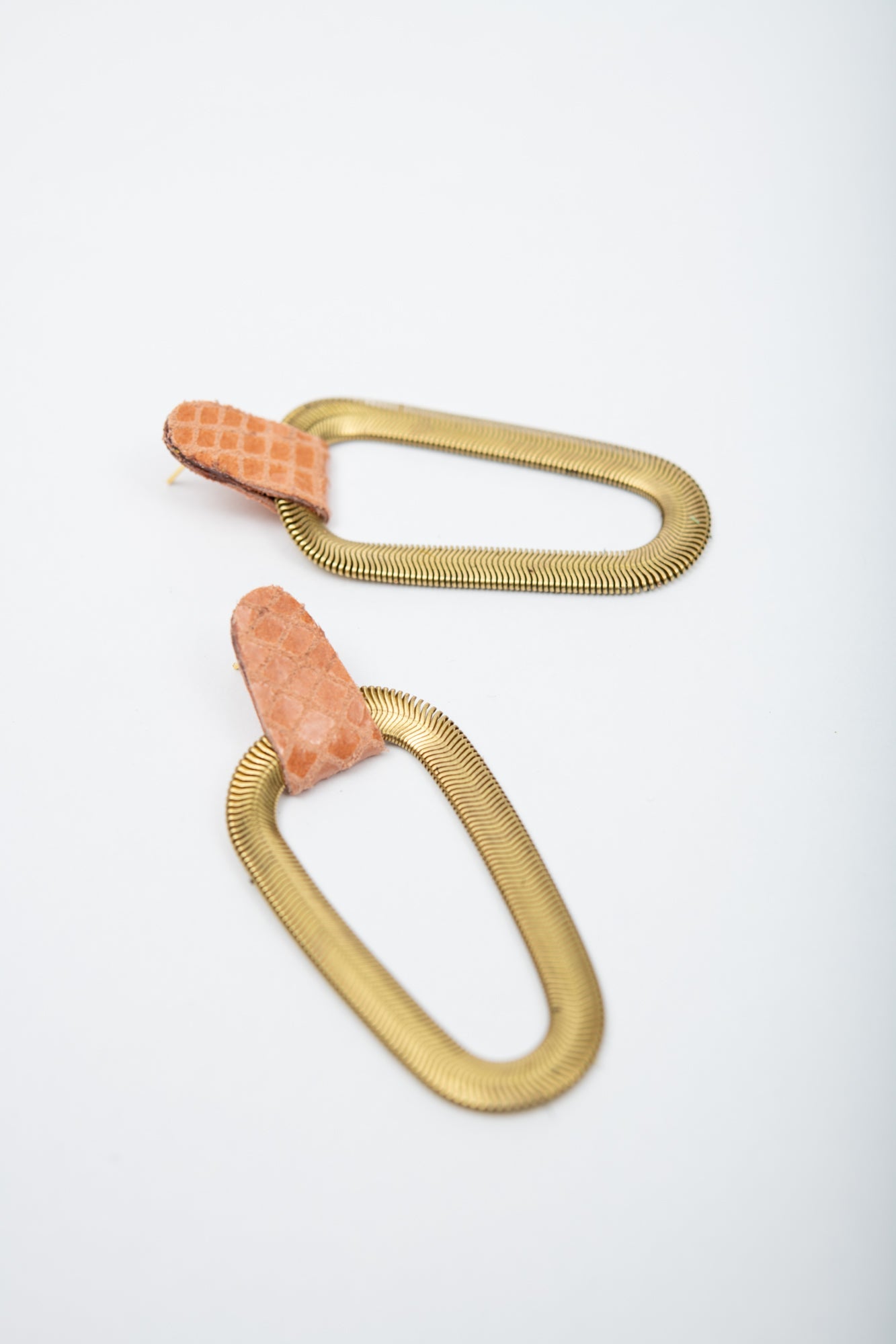 9e AVENUE boucles d'oreilles en cuir et laiton
