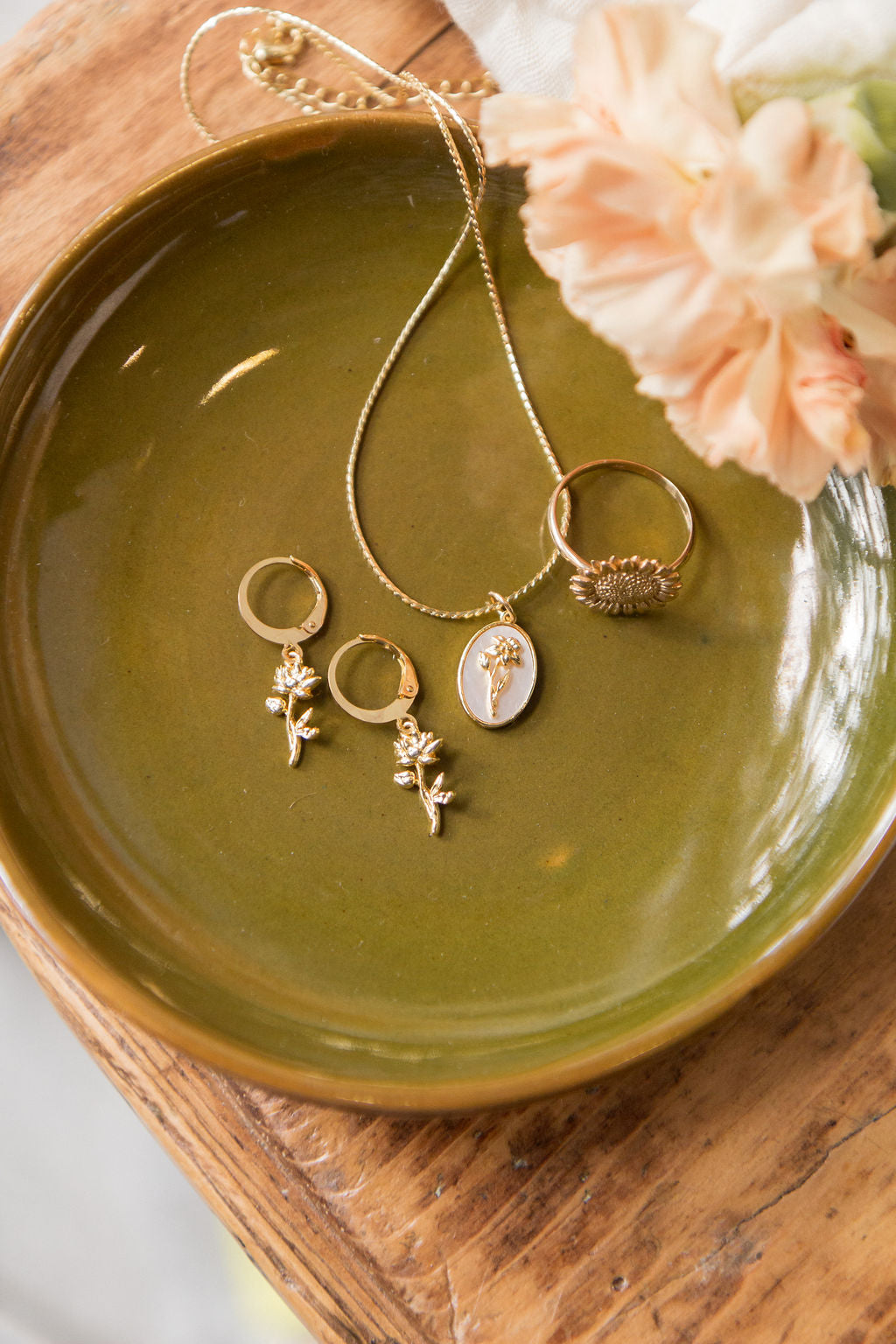 Marguerite necklace 3