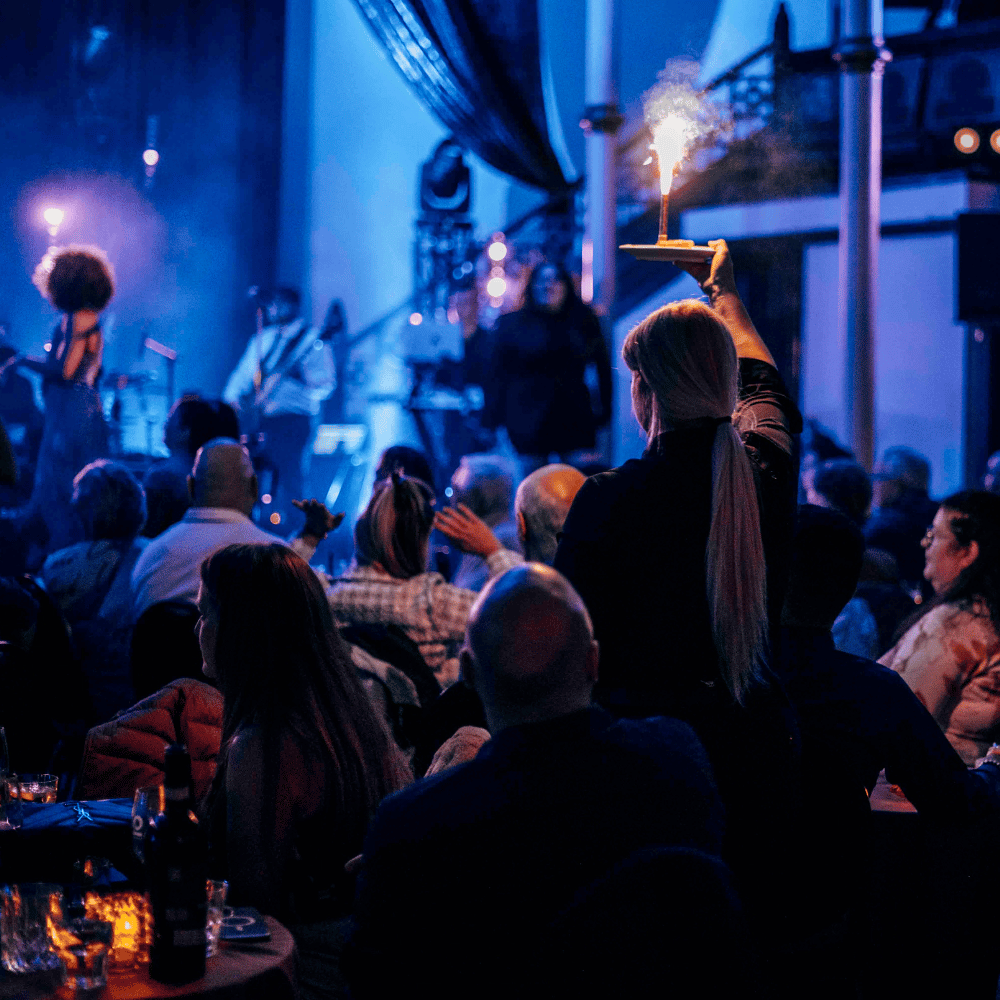 Spectacle et table d'hôte pour 2 personnes - Le Balcon Cabaret Chic