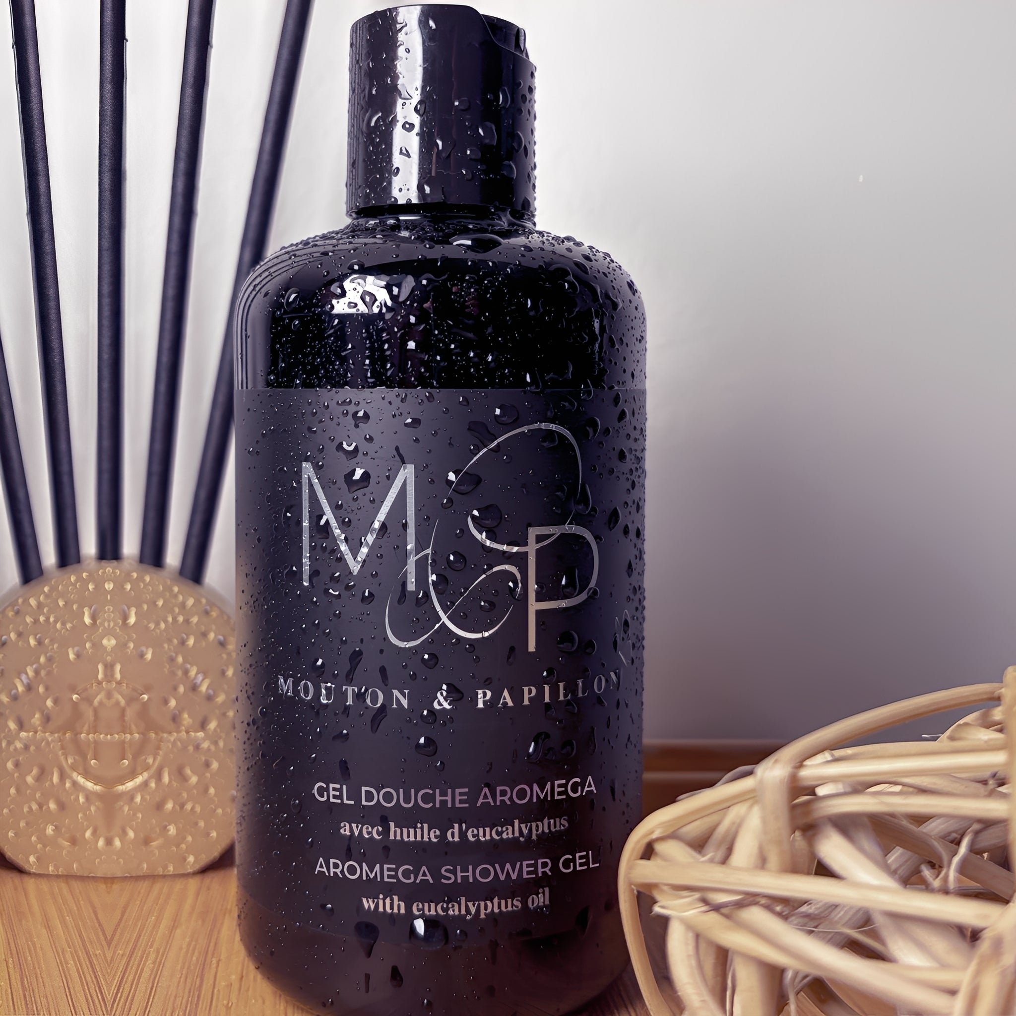 GEL DOUCHE AROMEGA AVEC HUILE D’EUCALYPTUS - 355 ML