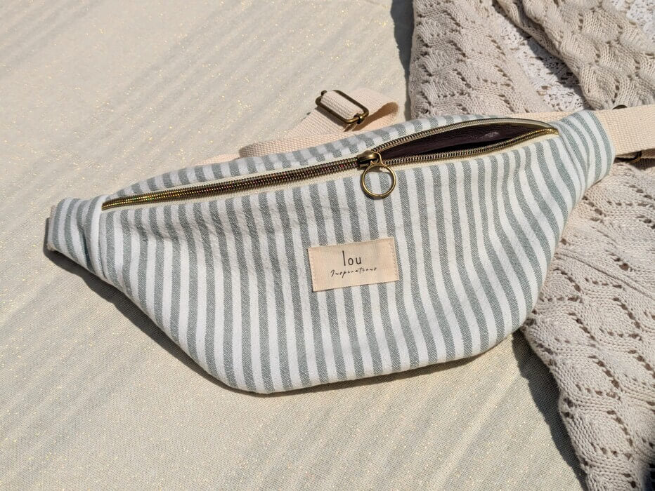 Sac banane rayé - Homme/Femme - Style estival chic et décontracté