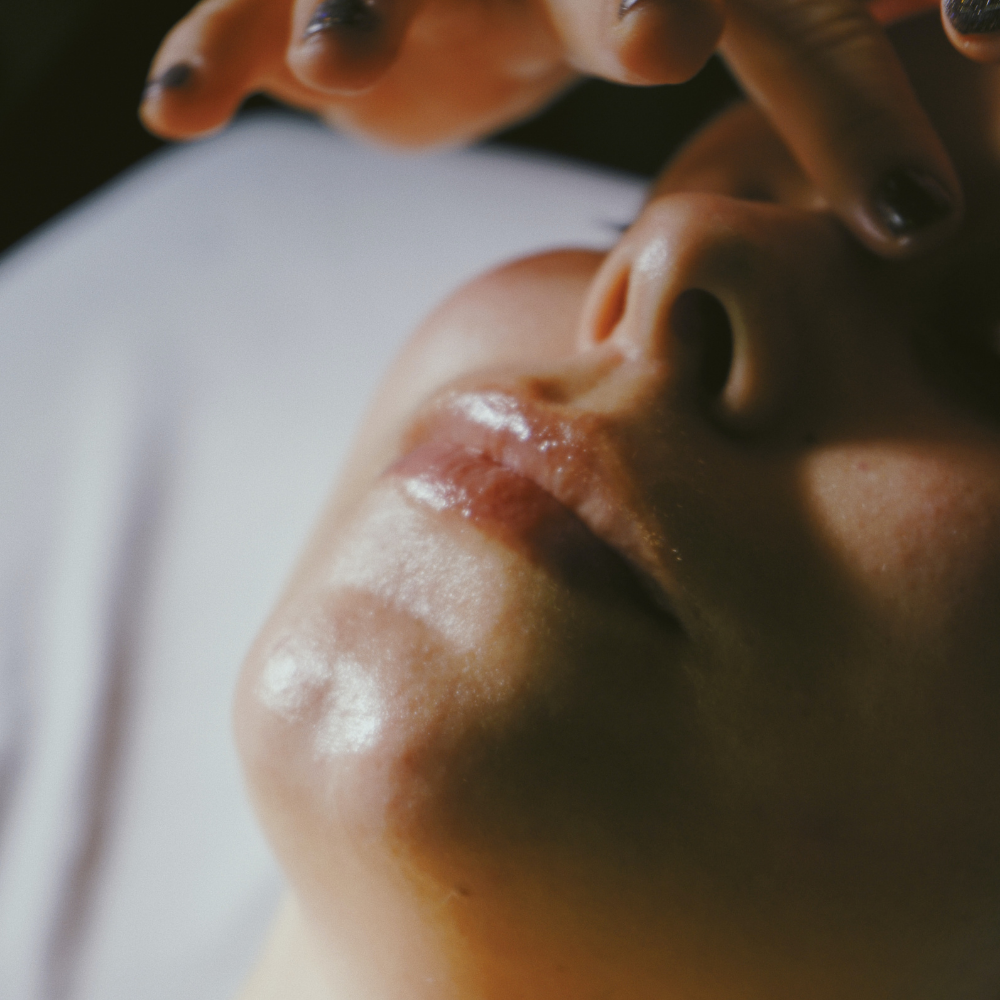 Soin visage, pied et main pour 1 personne - Esthétique M