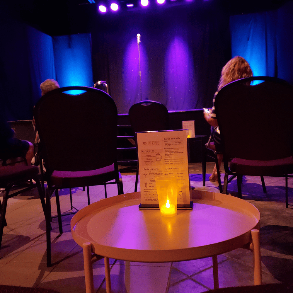 Ticket, nachos and cocktail for 2 people - La Comédie de Montréal