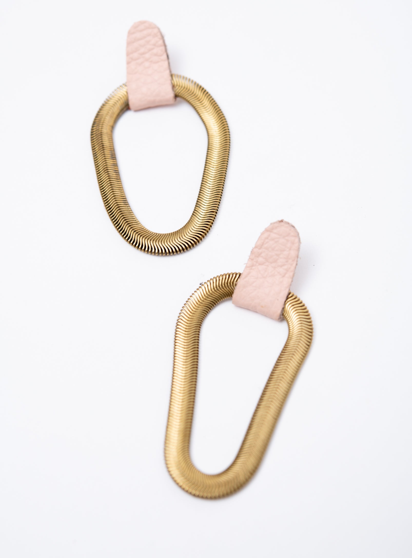 9e AVENUE boucles d'oreilles en cuir et laiton