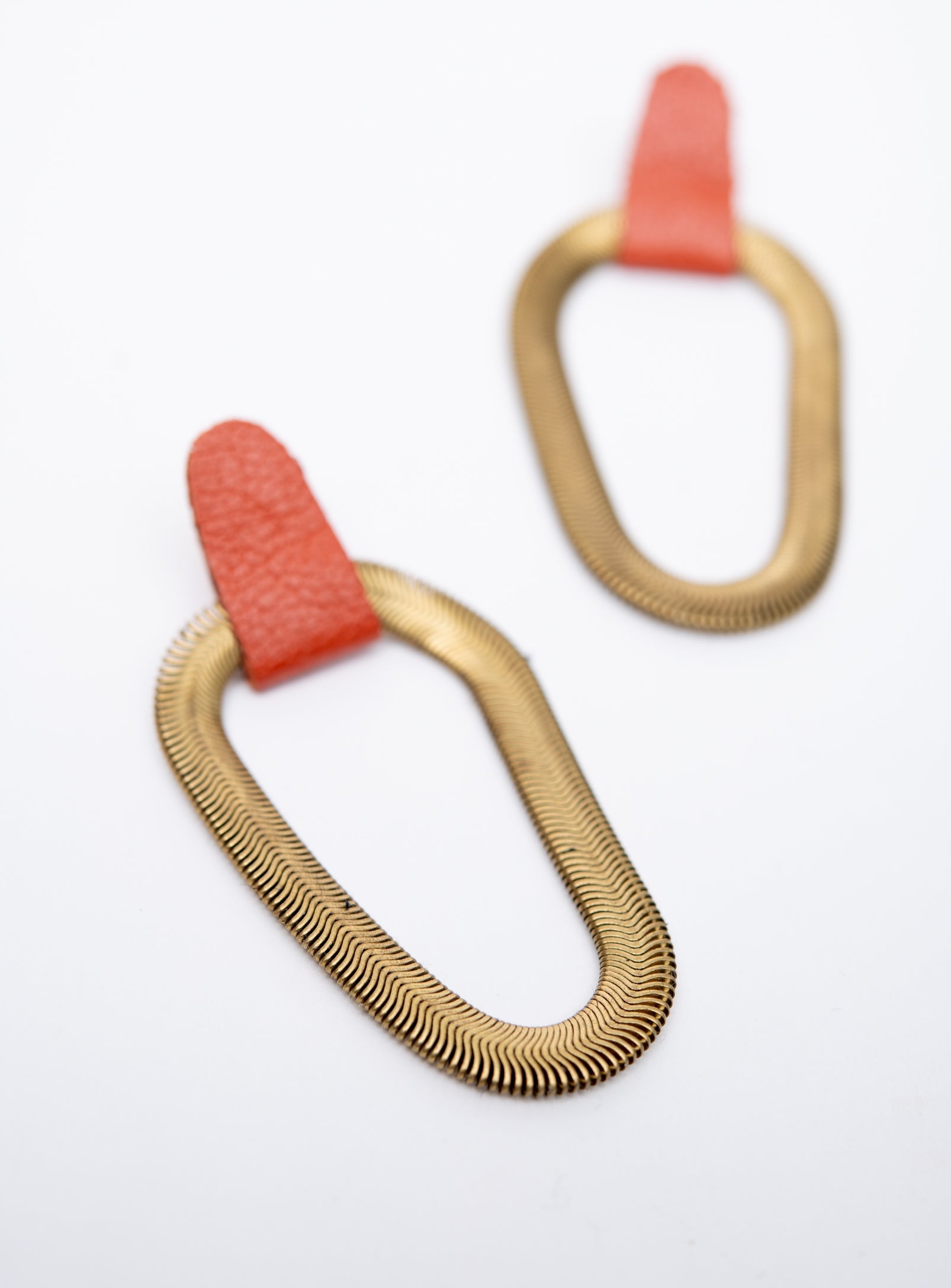 9e AVENUE boucles d'oreilles en cuir et laiton