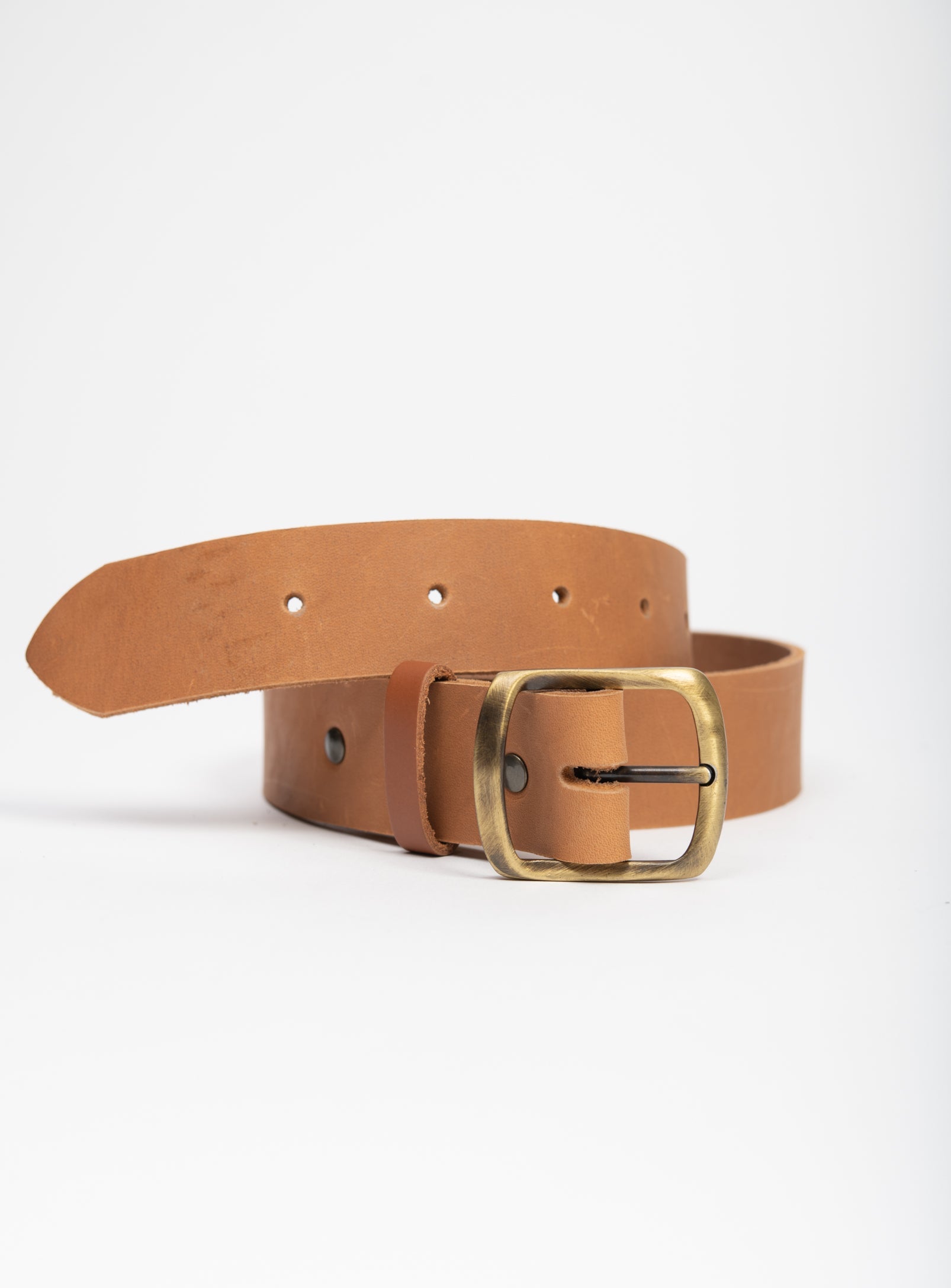 Ceinture en cuir avec boucle en laiton massif par VEINAGE