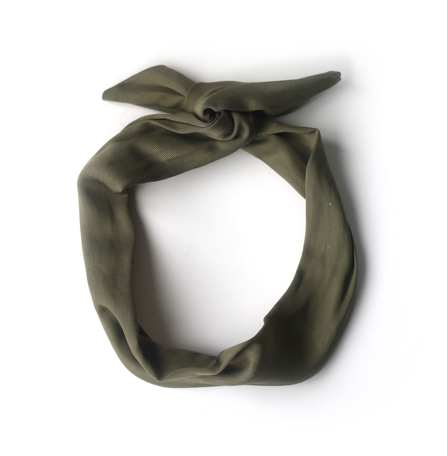 Bandeau à torsader avec tige de métal intégrée