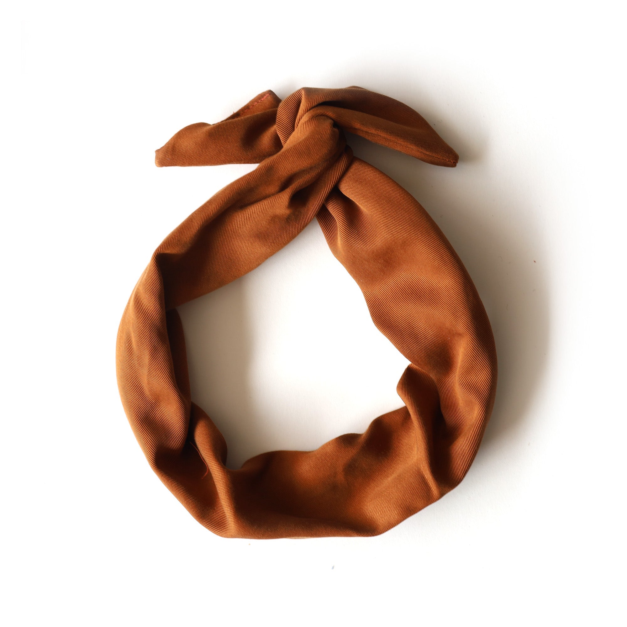 Bandeau à torsader avec tige de métal intégrée