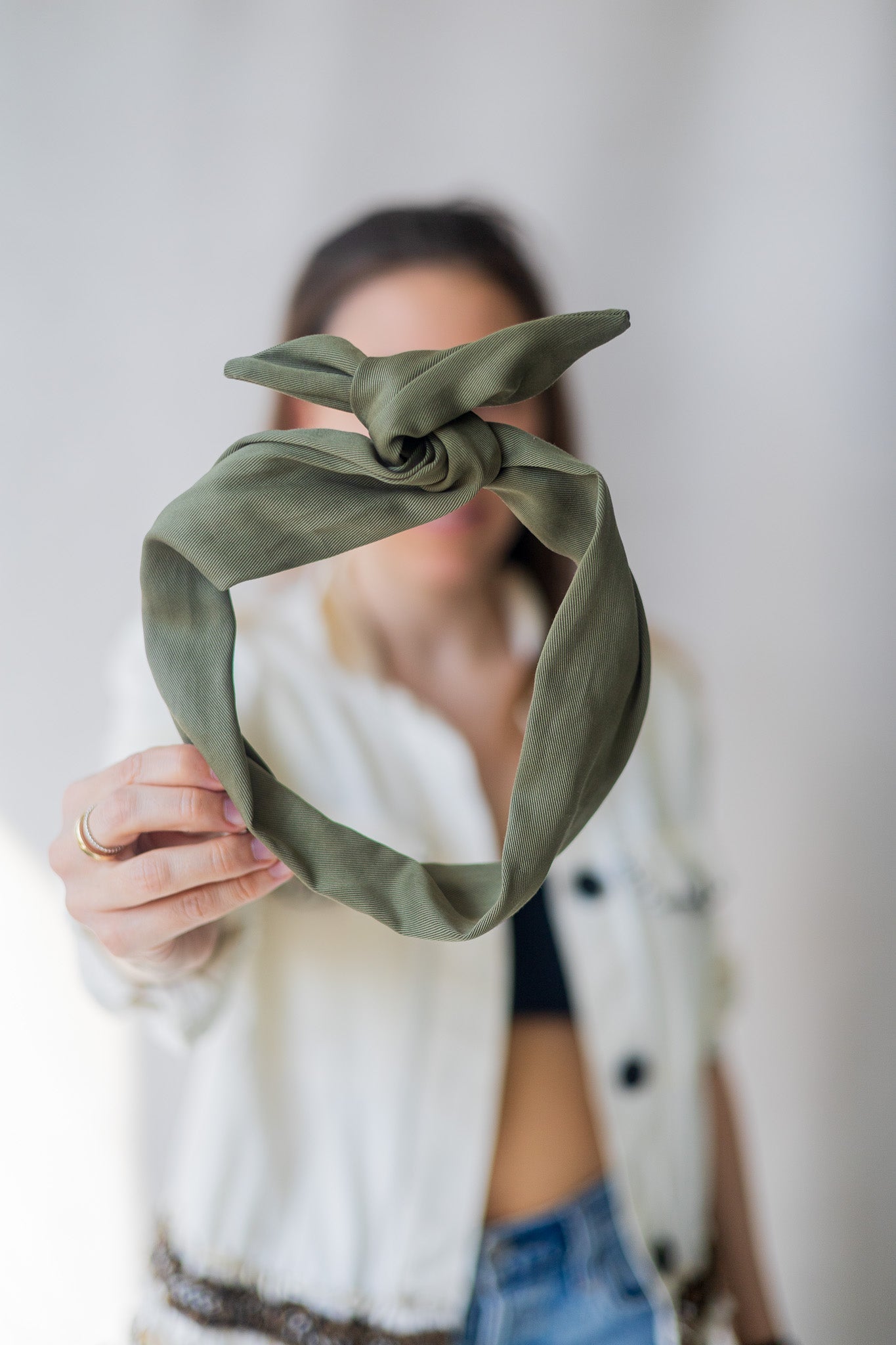 Bandeau à torsader avec tige de métal intégrée