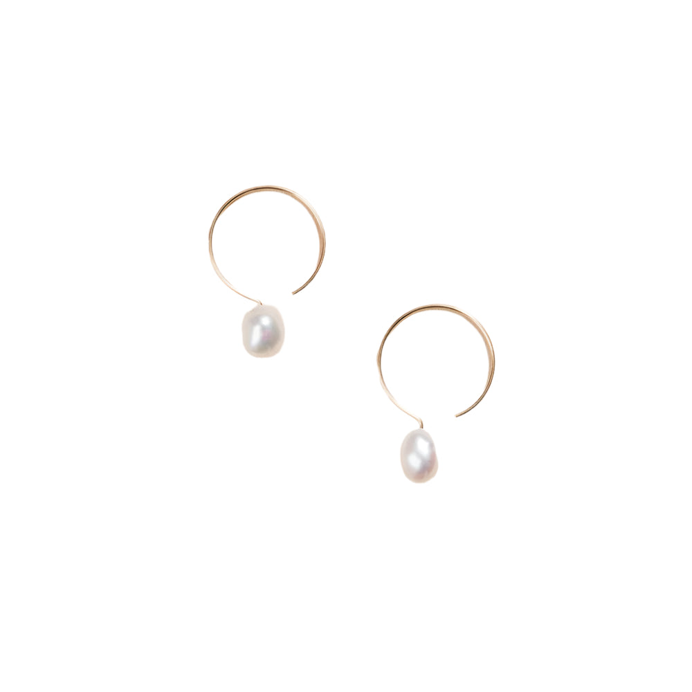 Boucles d’oreilles anneaux en or laminé 14k avec perle baroque de couleur ivoire - 24 mm