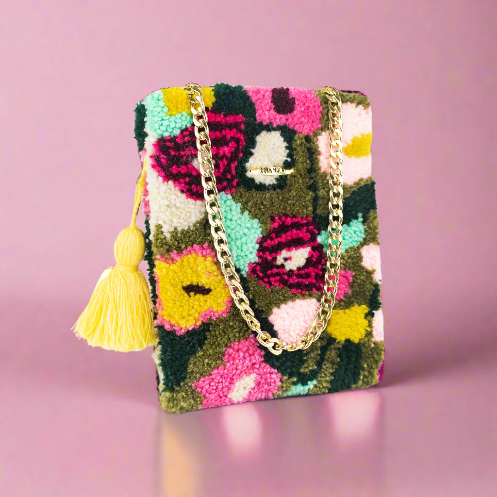 BLOOM, pochette touffetée à la main
