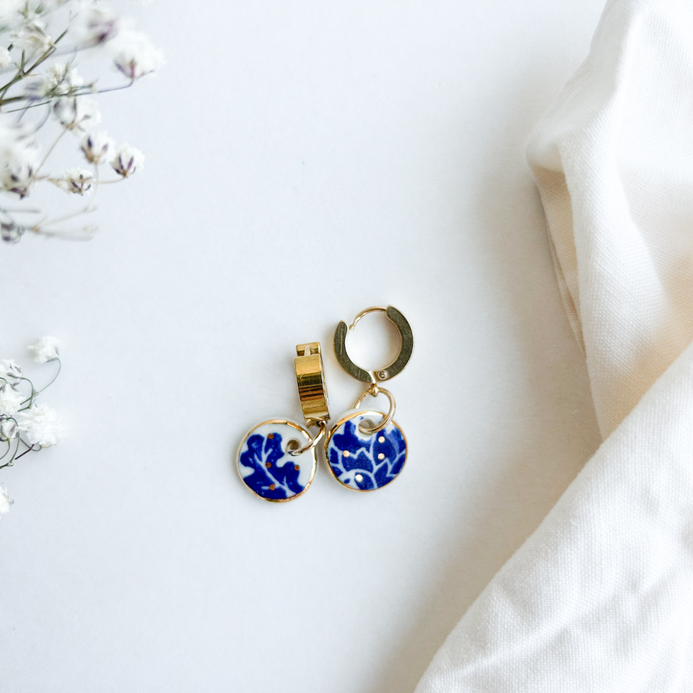 Boucles d'oreilles en céramique - Petite créole imprimé bleu WAM 0001