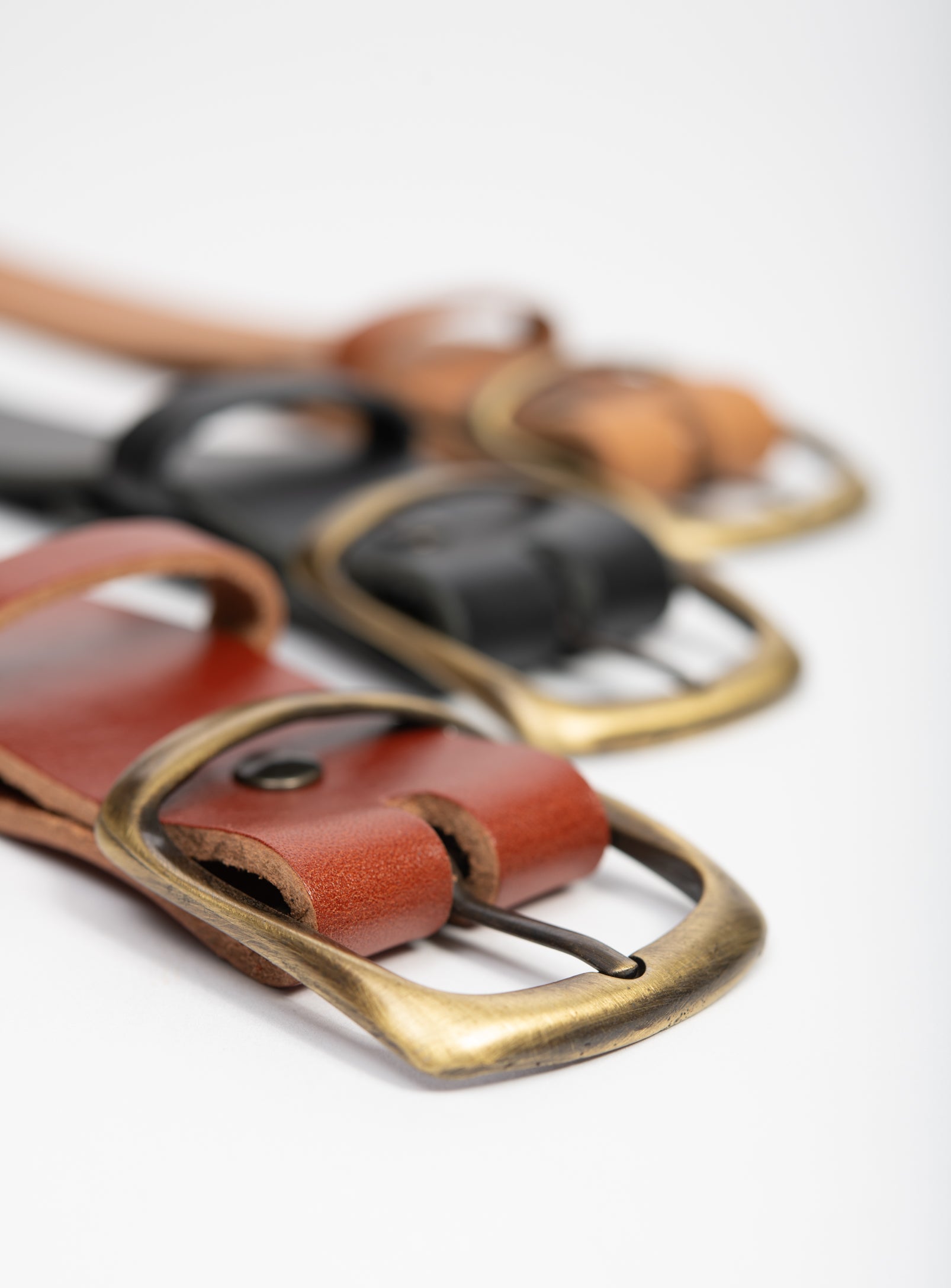 Ceinture en cuir avec boucle en laiton massif par VEINAGE