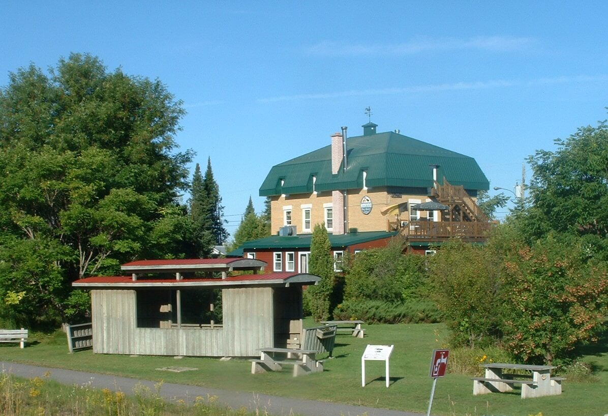 Nuitée, déjeuner et activité de canots-kayaks pour 2 personnes - Auberge Chez Ignace