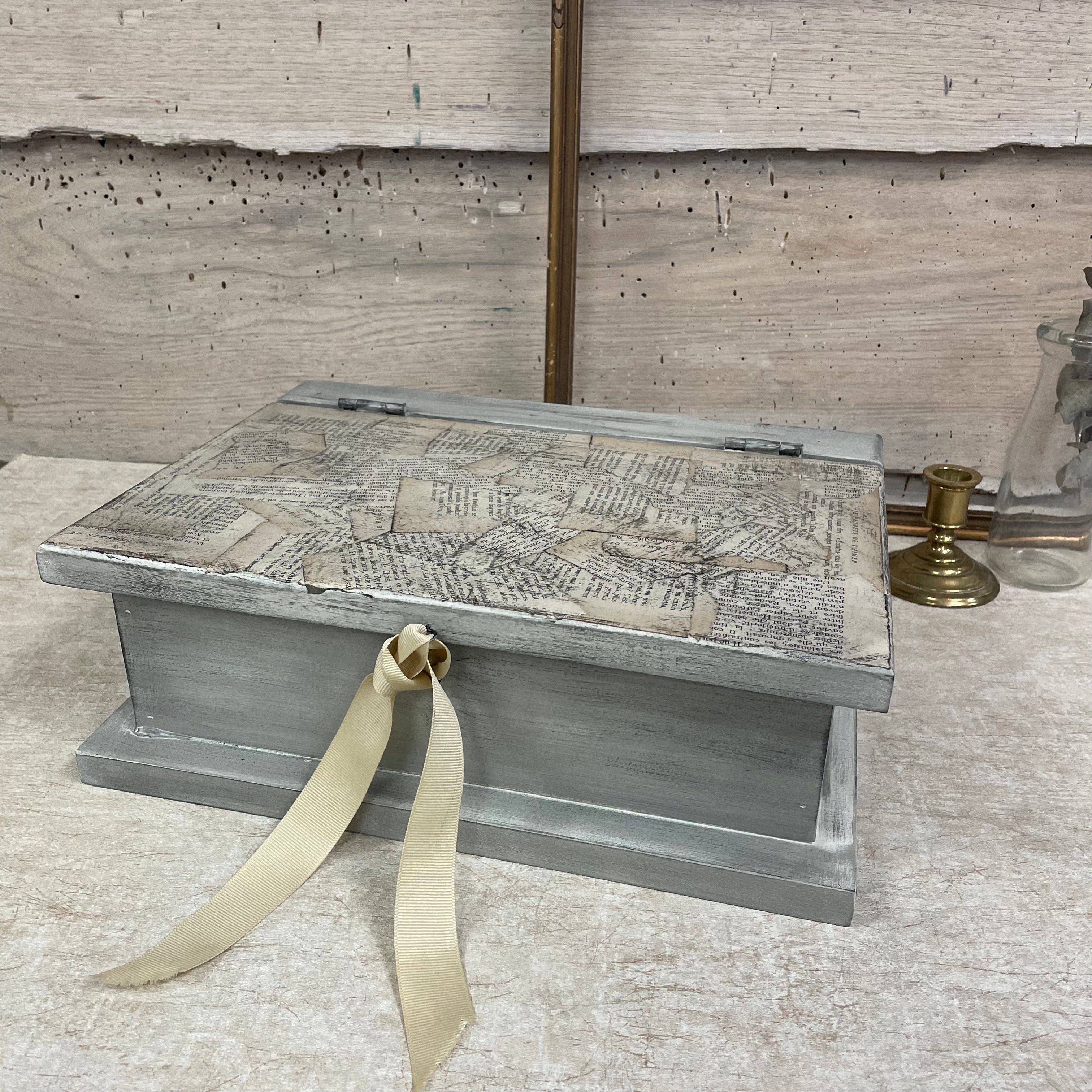 Petit coffre en bois (modèle livre gris)