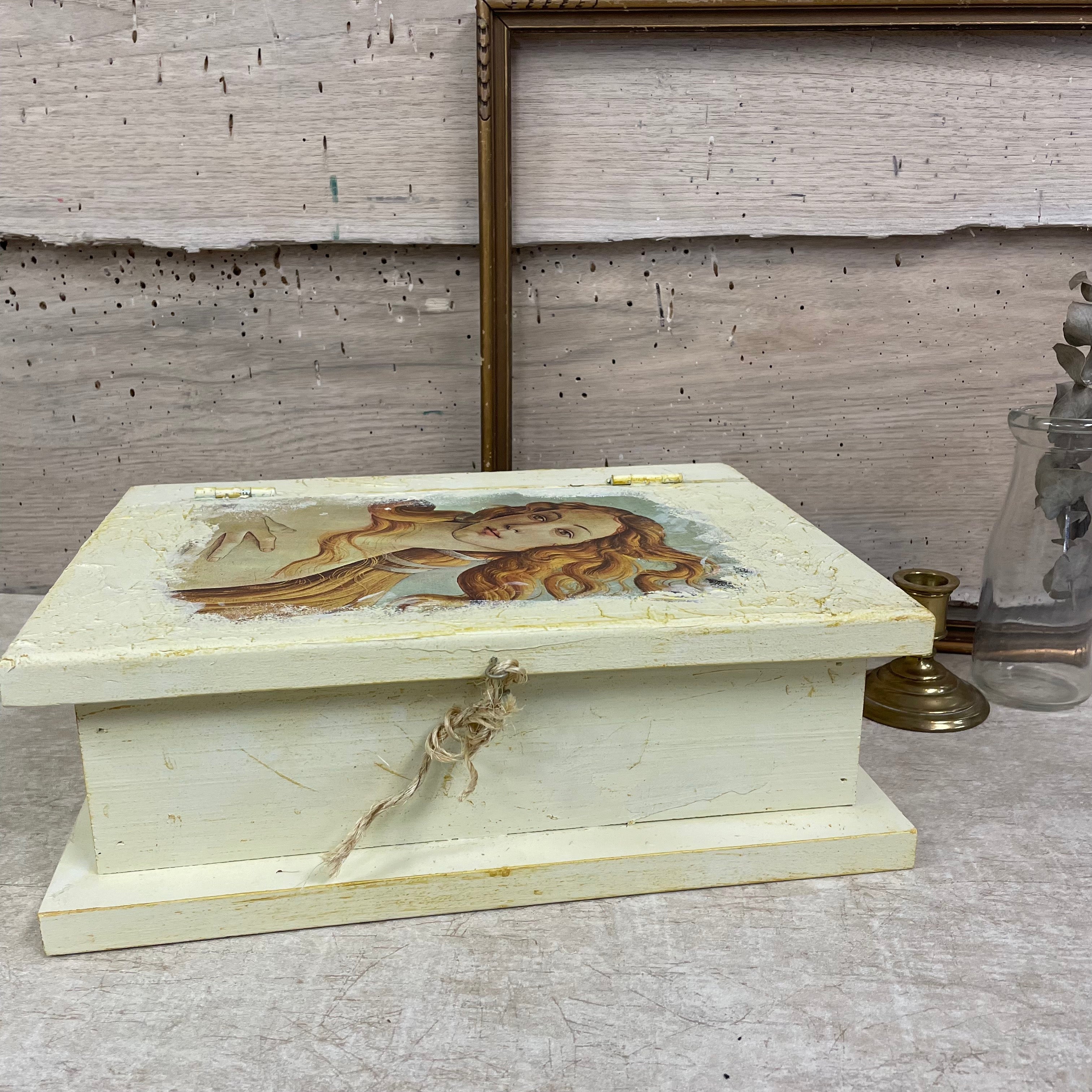 Petit coffre en bois (modèle livre blanc)