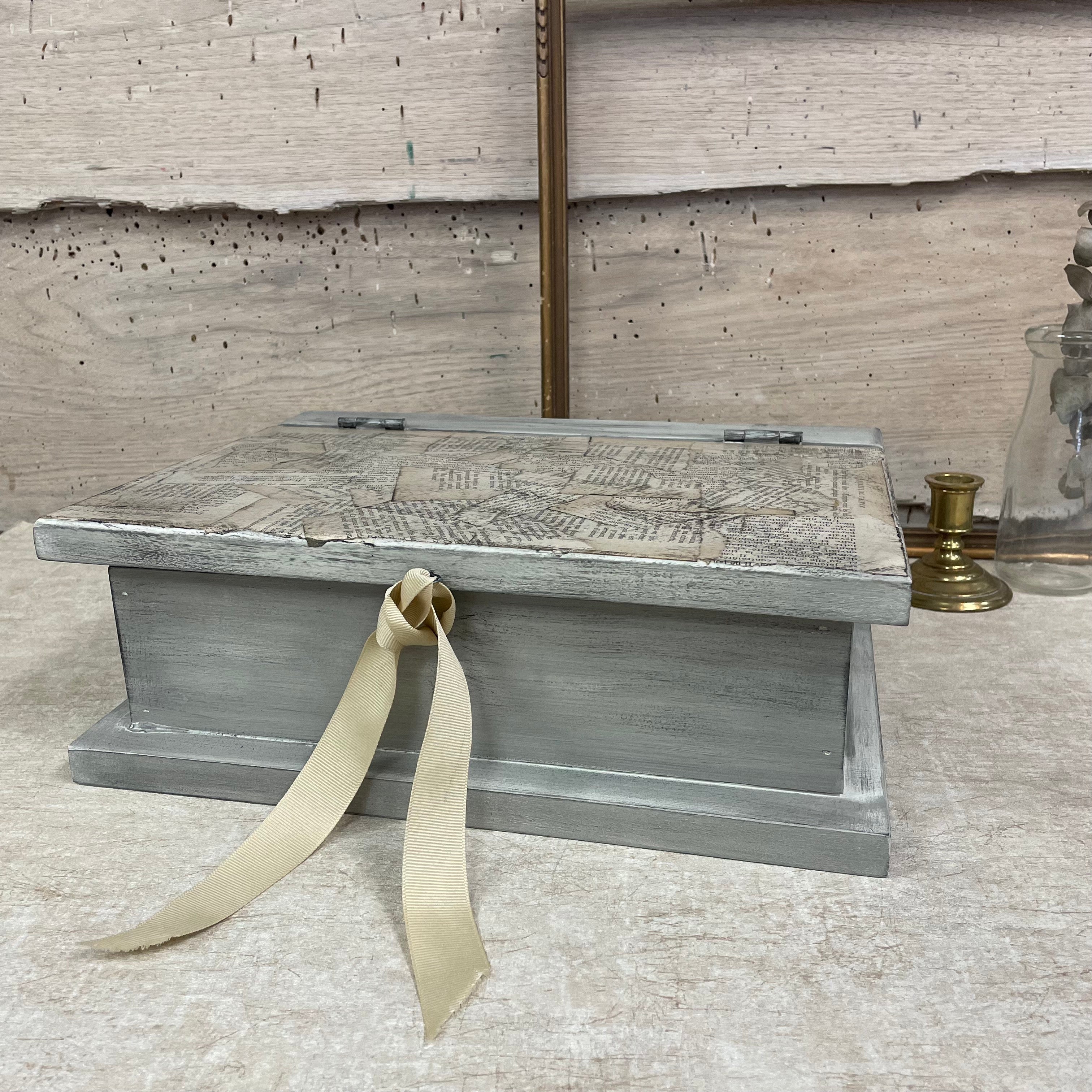 Petit coffre en bois (modèle livre gris)