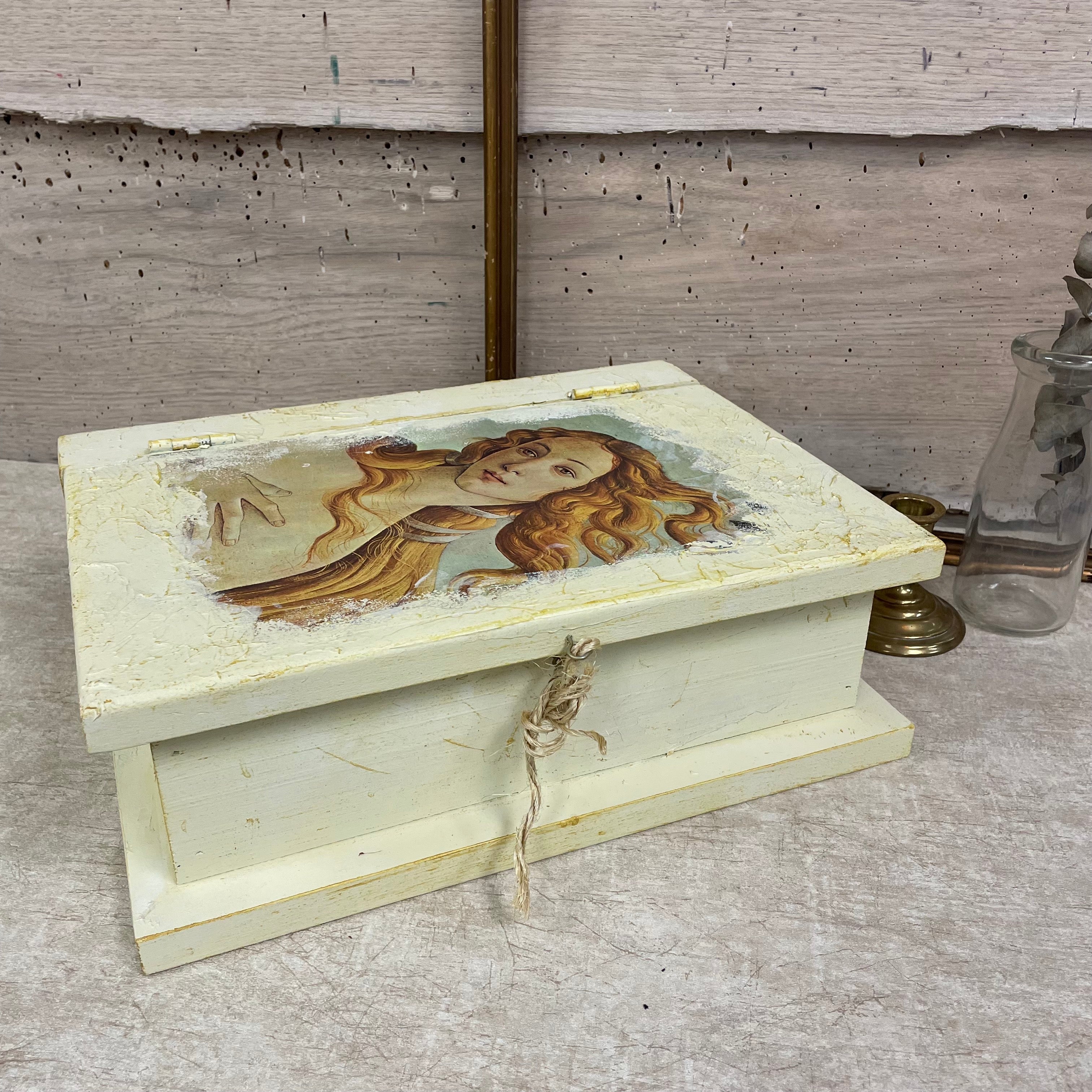 Petit coffre en bois (modèle livre blanc)