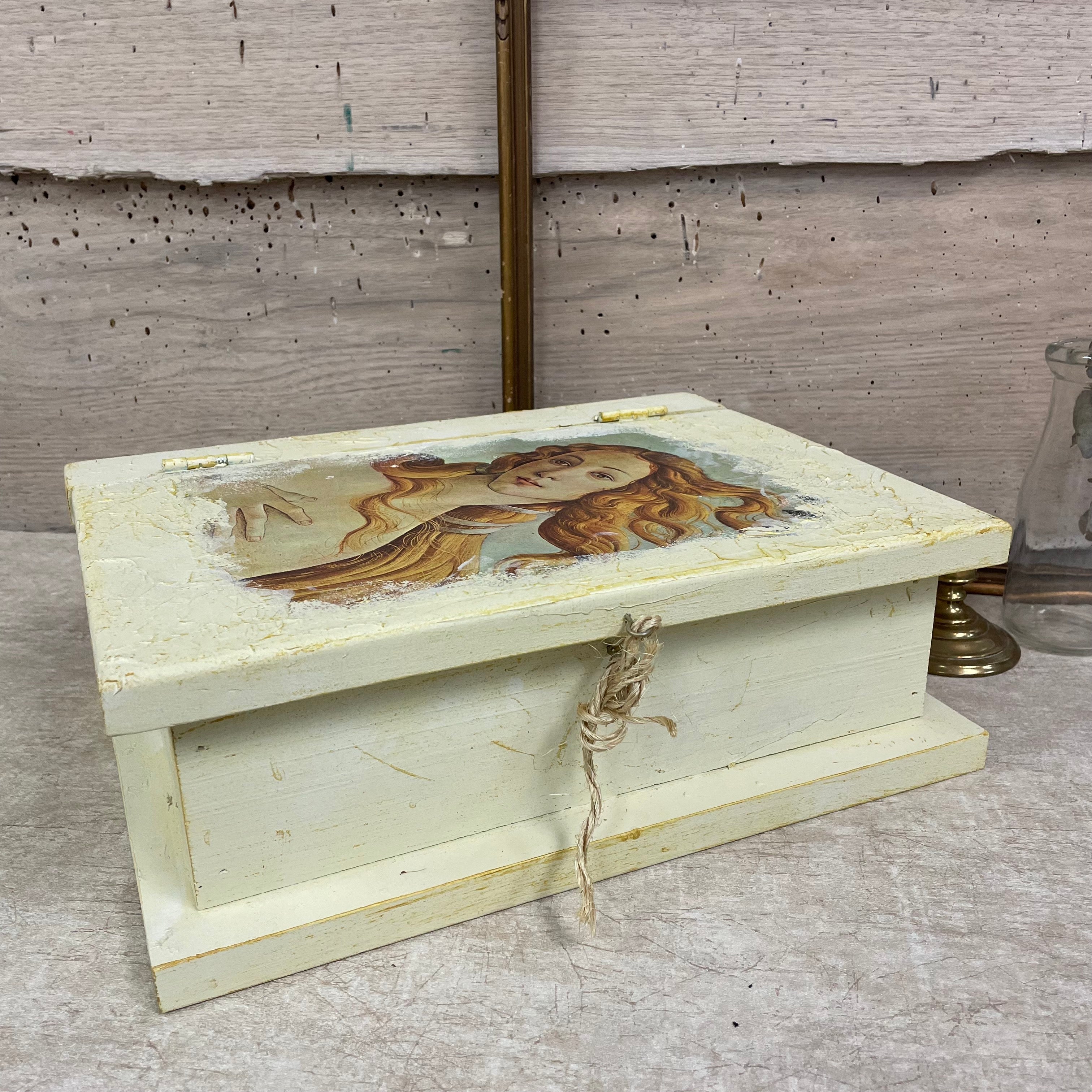 Petit coffre en bois (modèle livre blanc)