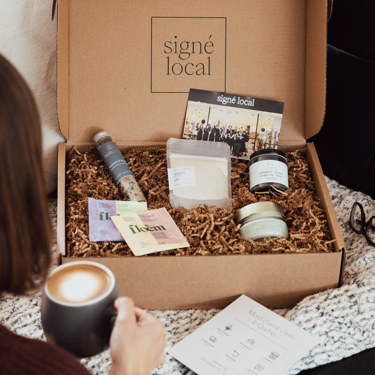Coffret Spa maison Signé Local ouvert : éprouvette de sels de bain Pando & Co, lait de bain Flambette, chandelle charbon et sauge Lovli, infusions boréales Floèm et masque à l'argile