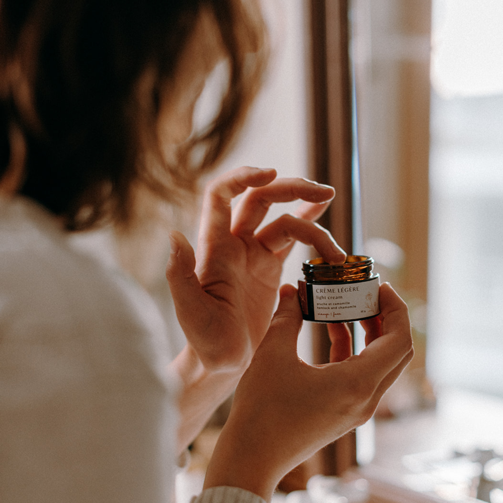 Light face cream - Hemlock and chamomile