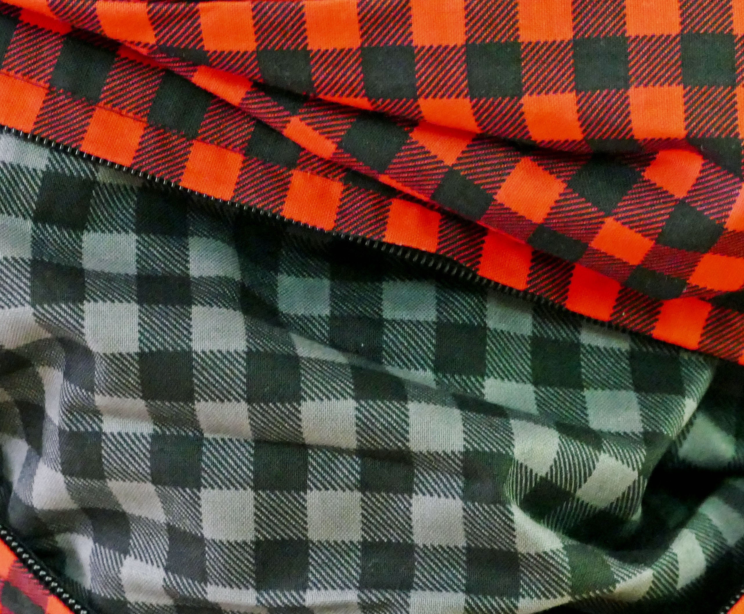 Foulard carreauté rouge et noir